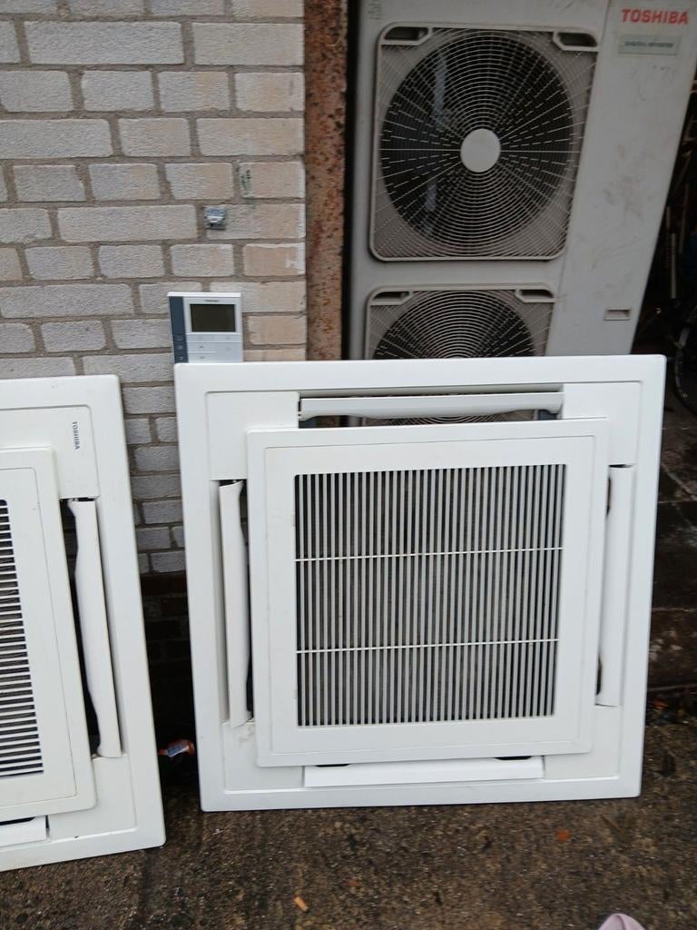 Airco toshiba multysplit 28 kw/2 binnen unit 14kw, Ophalen of Verzenden, 225 cm of meer, Raamkozijn