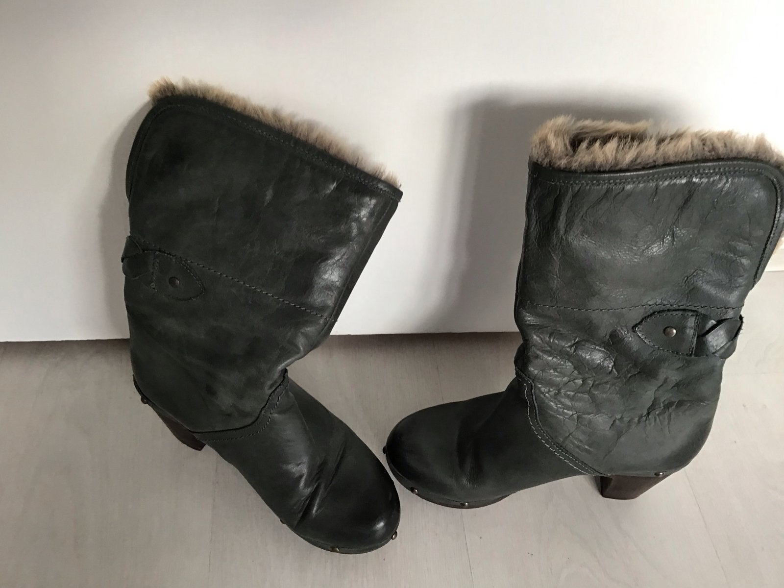 Taupe kleur leren laarzen met bontvoering,maat 37 izgs, Ophalen of Verzenden, Zo goed als nieuw, Groen, Lage of Enkellaarzen