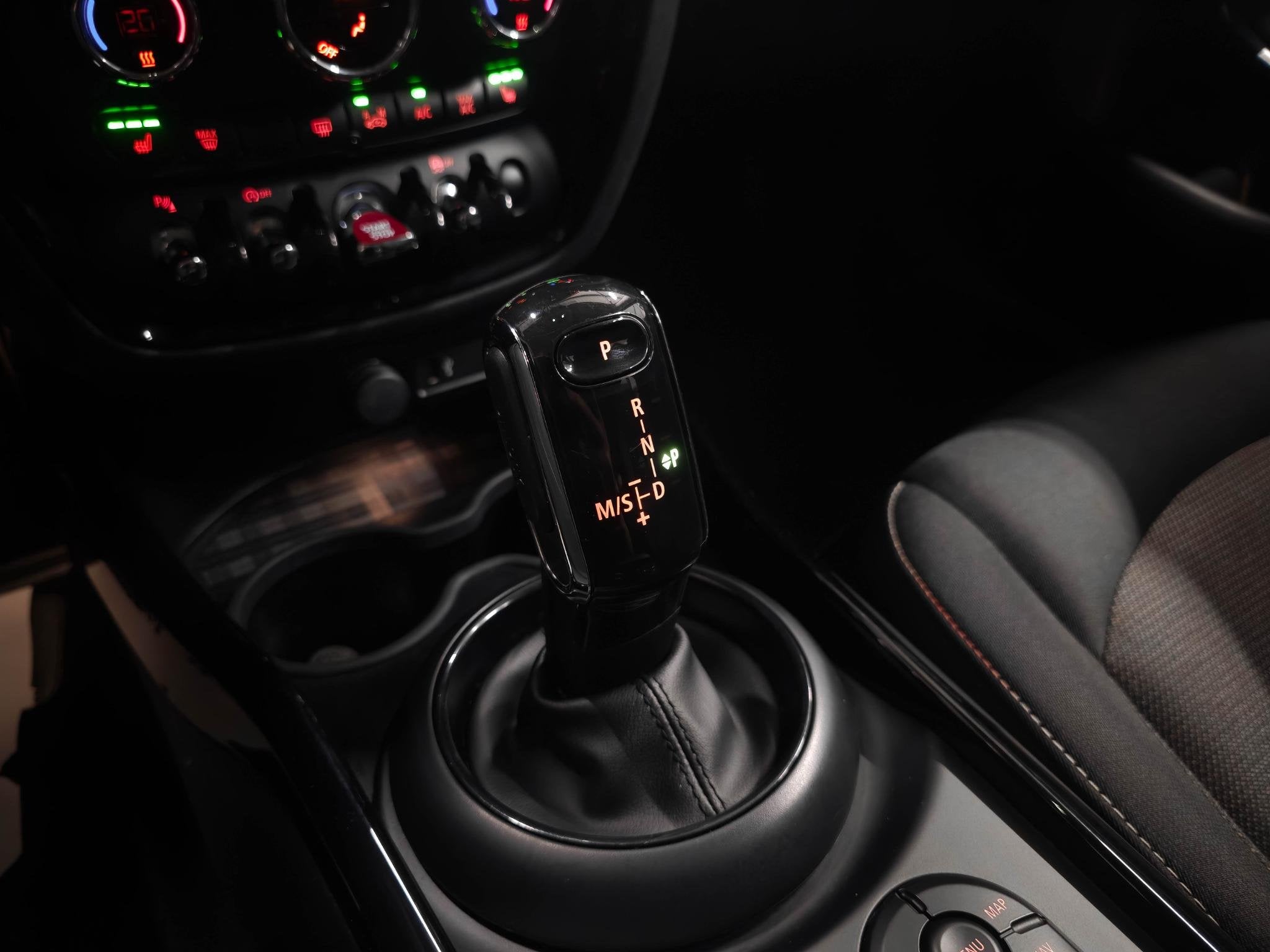 Foto 17 van MINI Clubman 1.5 Cooper Black edition | Carplay | Stoelverwa
