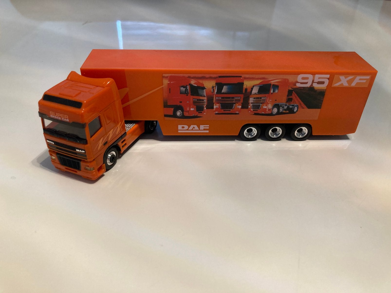 Daf 95 xf 1/87, Ophalen of Verzenden, Nieuw, Bus of Vrachtwagen, Herpa