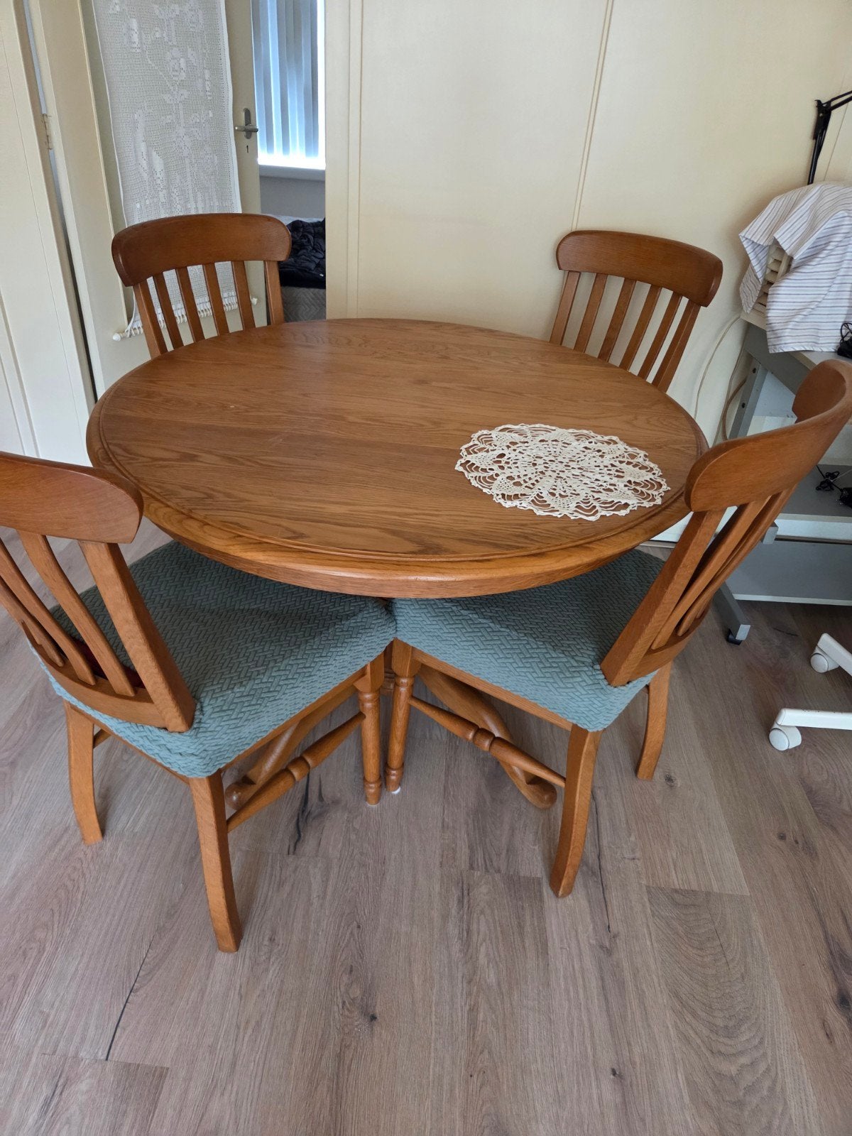 Kasten eettafel salontafel eiken hout en een klok, Ophalen, 4 tot 6 stoelen