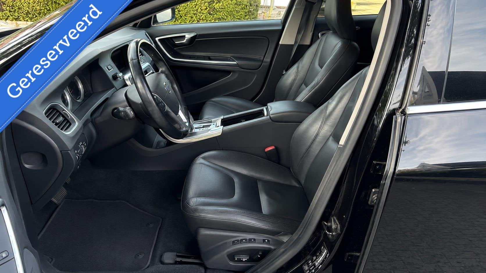 Volvo V60 2.0T Summum/1e Eig/ACC/BLIS/203PK/S.Dak/Leer/Xenon, Gebruikt, 4 cilinders, Startonderbreker, Zwart