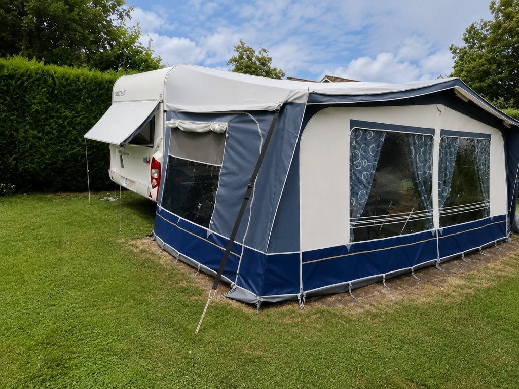 Chateau Calista 470 DE caravan + voortent, Chateau, Bedrijf, Treinzit, Uitbouw voortent