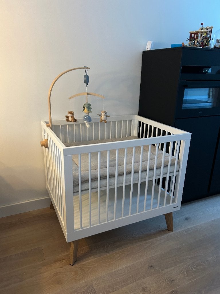 Kidsmill sixties box (wit mat frame / naturel poot) 100*80, Kinderen en Baby's, Boxen, Ophalen, Zo goed als nieuw, Rechthoekig