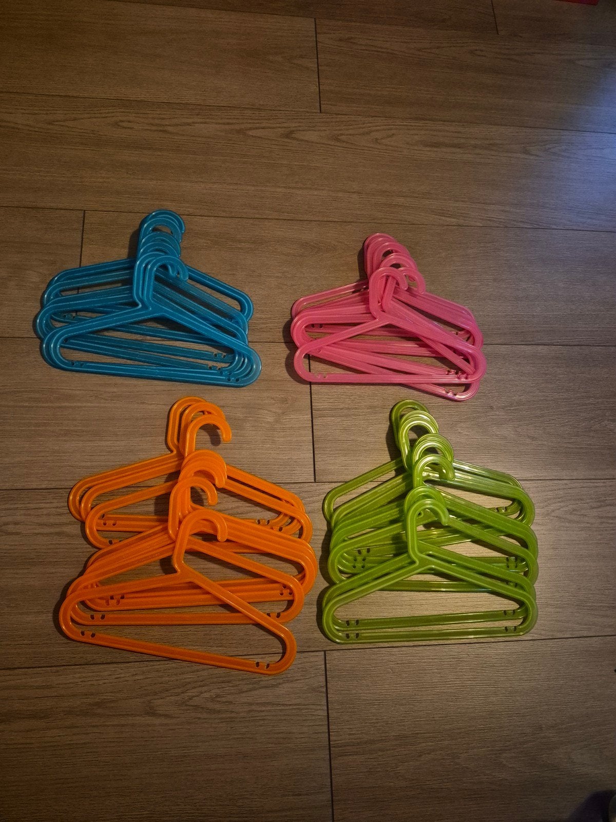 kinder kledinghangers 30 stuks, Kinderen en Baby's, Kinderkamer | Commodes en Kasten, Minder dan 75 cm, 50 tot 70 cm, Zo goed als nieuw