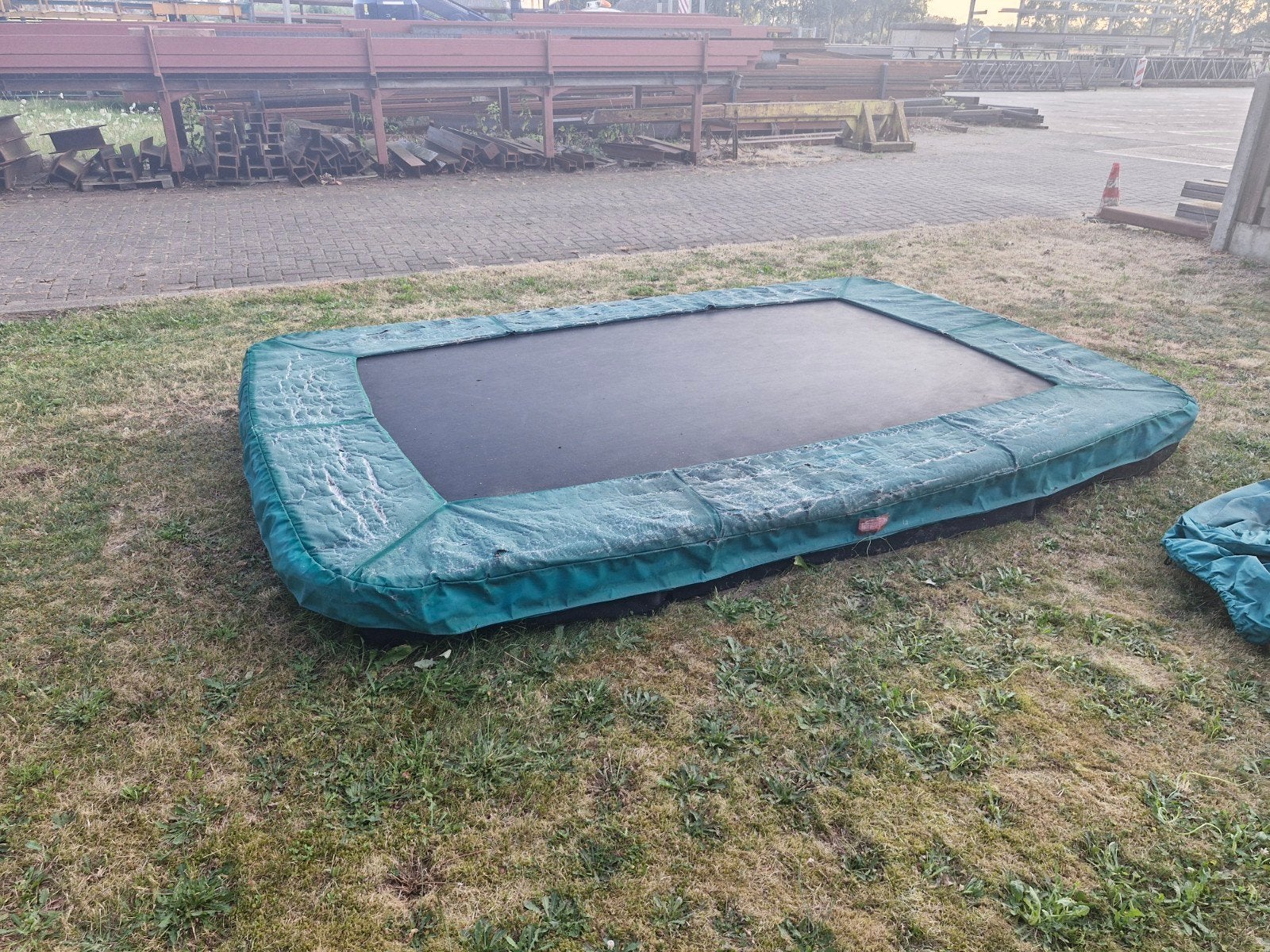 Berg Trampoline 330x220, Ophalen, Gebruikt