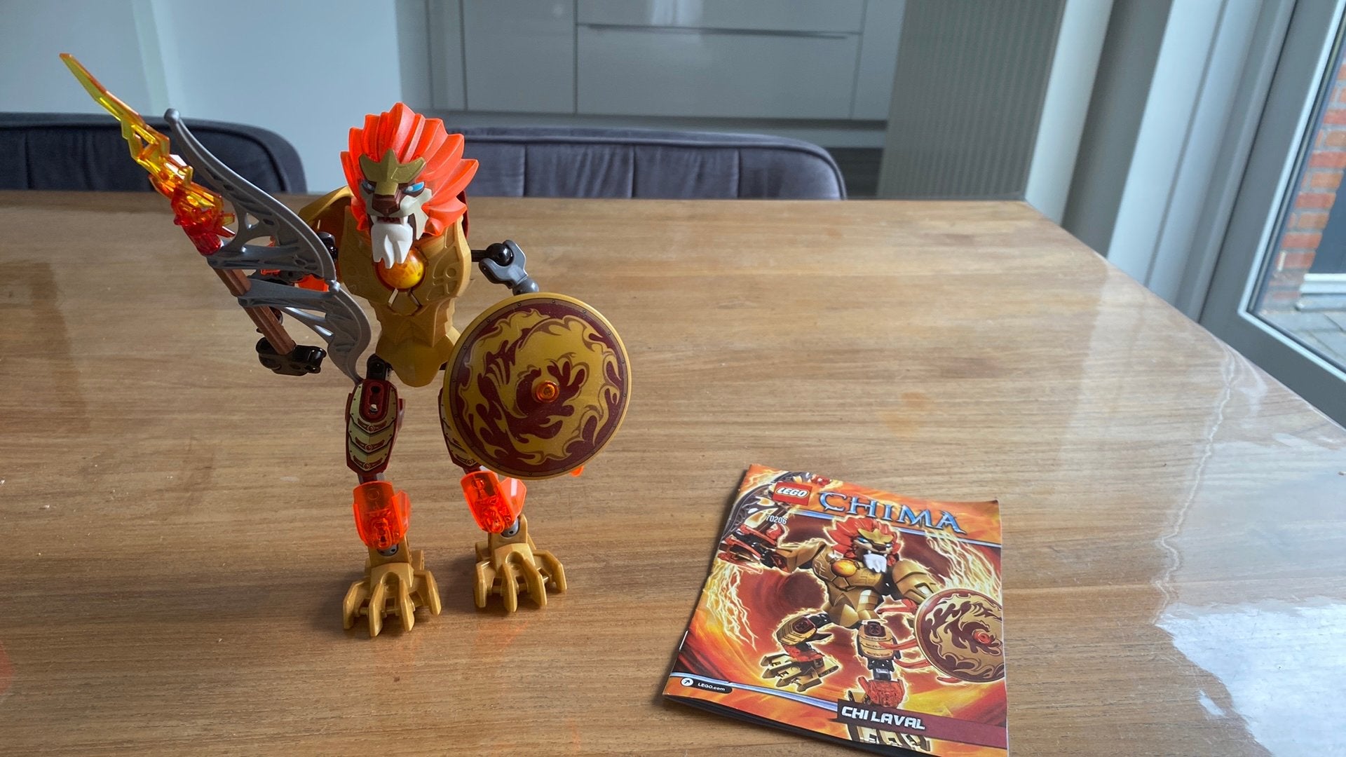 Lego Chima Laval figuur met schild en zwaard, Lego, Ophalen of Verzenden, Zo goed als nieuw, Minifiguur