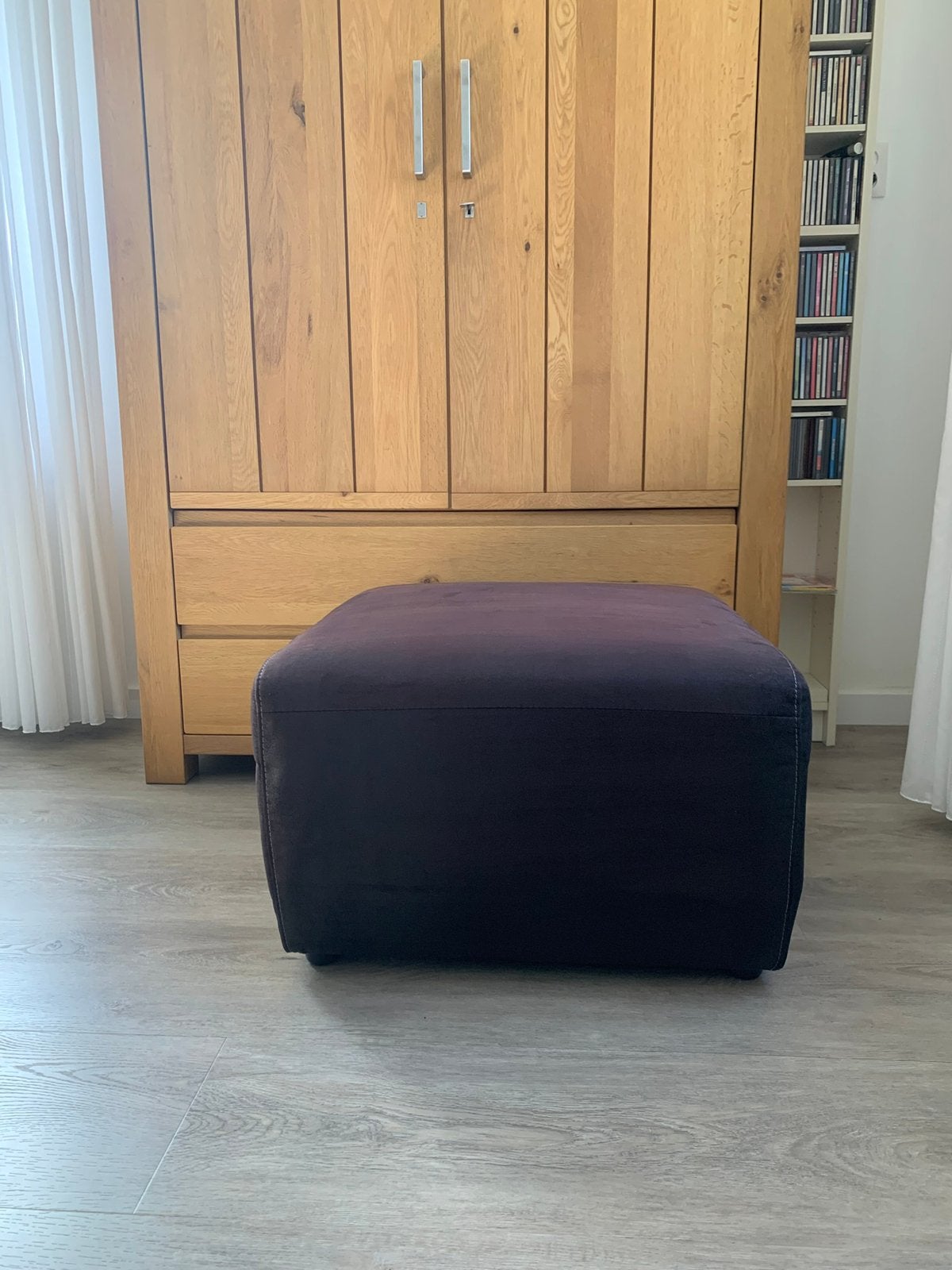 Suède bruine poef, Ophalen of Verzenden, Zo goed als nieuw, Minder dan 50 cm