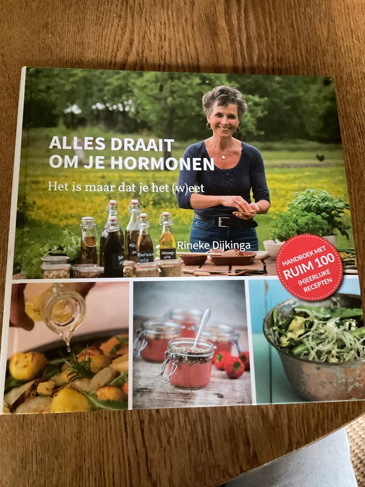 Rineke Dijkinga - Alles draait om je hormonen, Ophalen of Verzenden, Zo goed als nieuw, Rineke Dijkinga