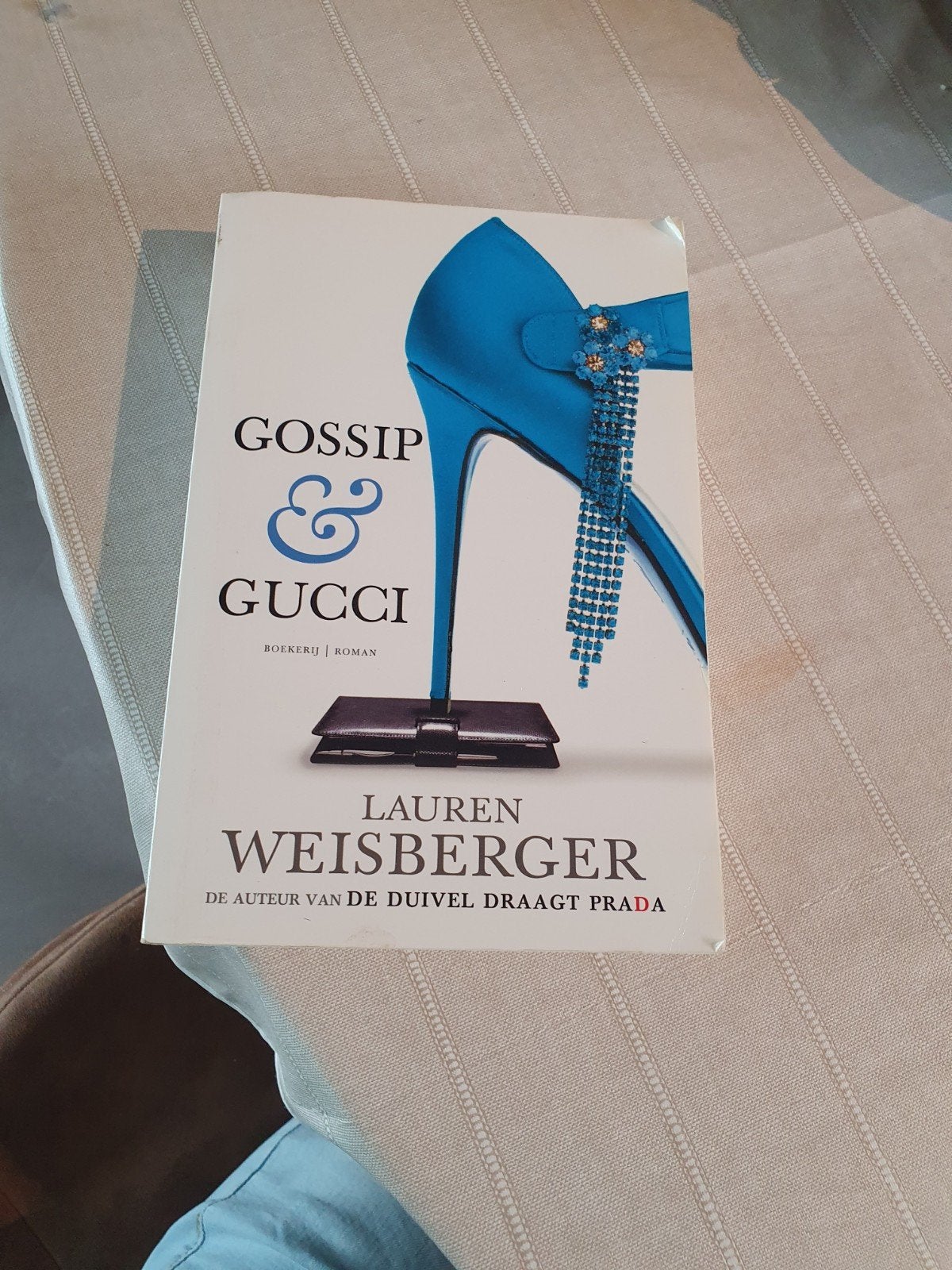 Gossip & Gucci - Lauren Weisberger (De duivel draagt Prada), Ophalen of Verzenden, Gelezen, Lauren Weisberger, Nederland
