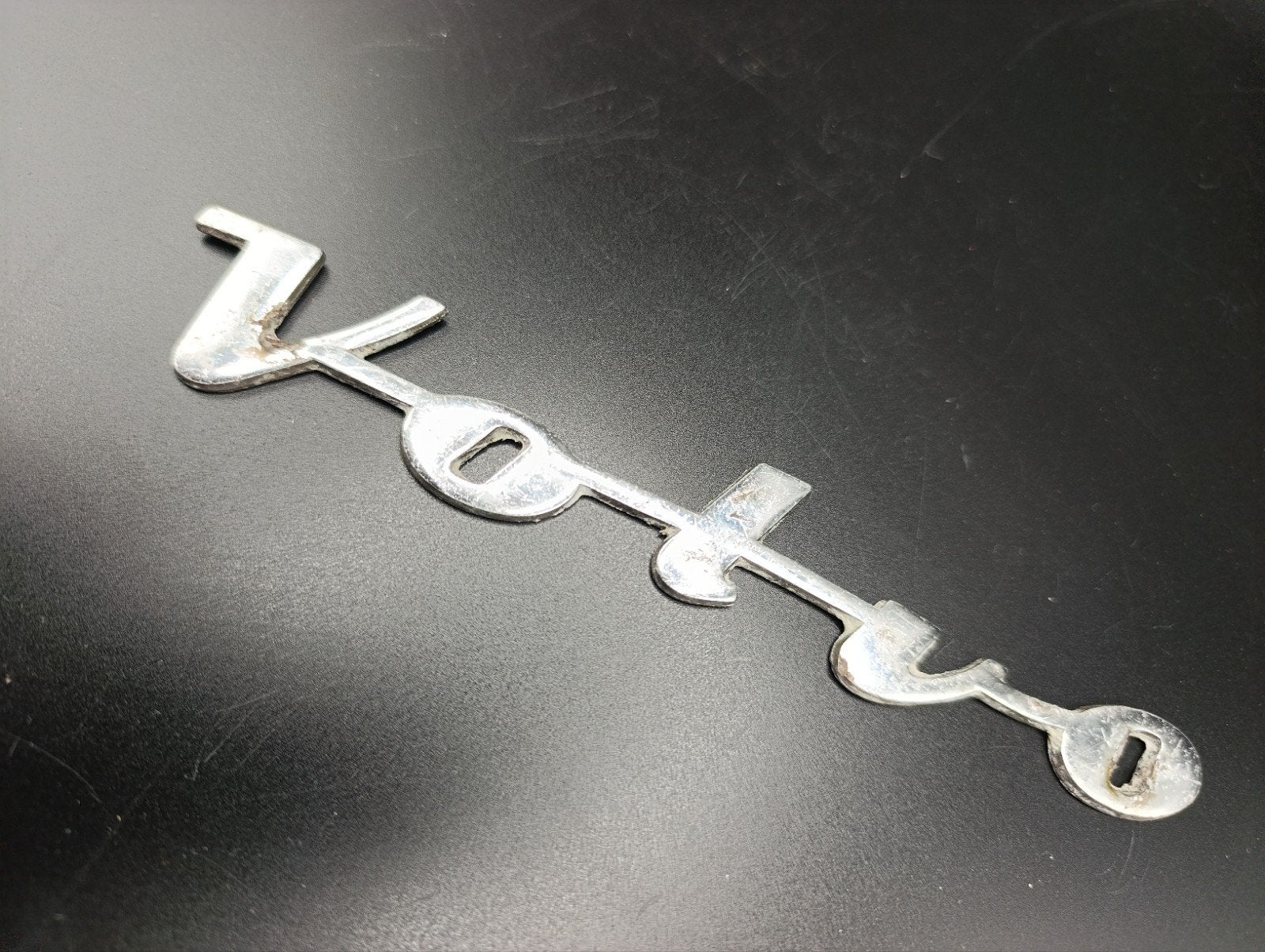 Volvo P544 katterug originele badge, Ophalen of Verzenden, Zo goed als nieuw, Auto's