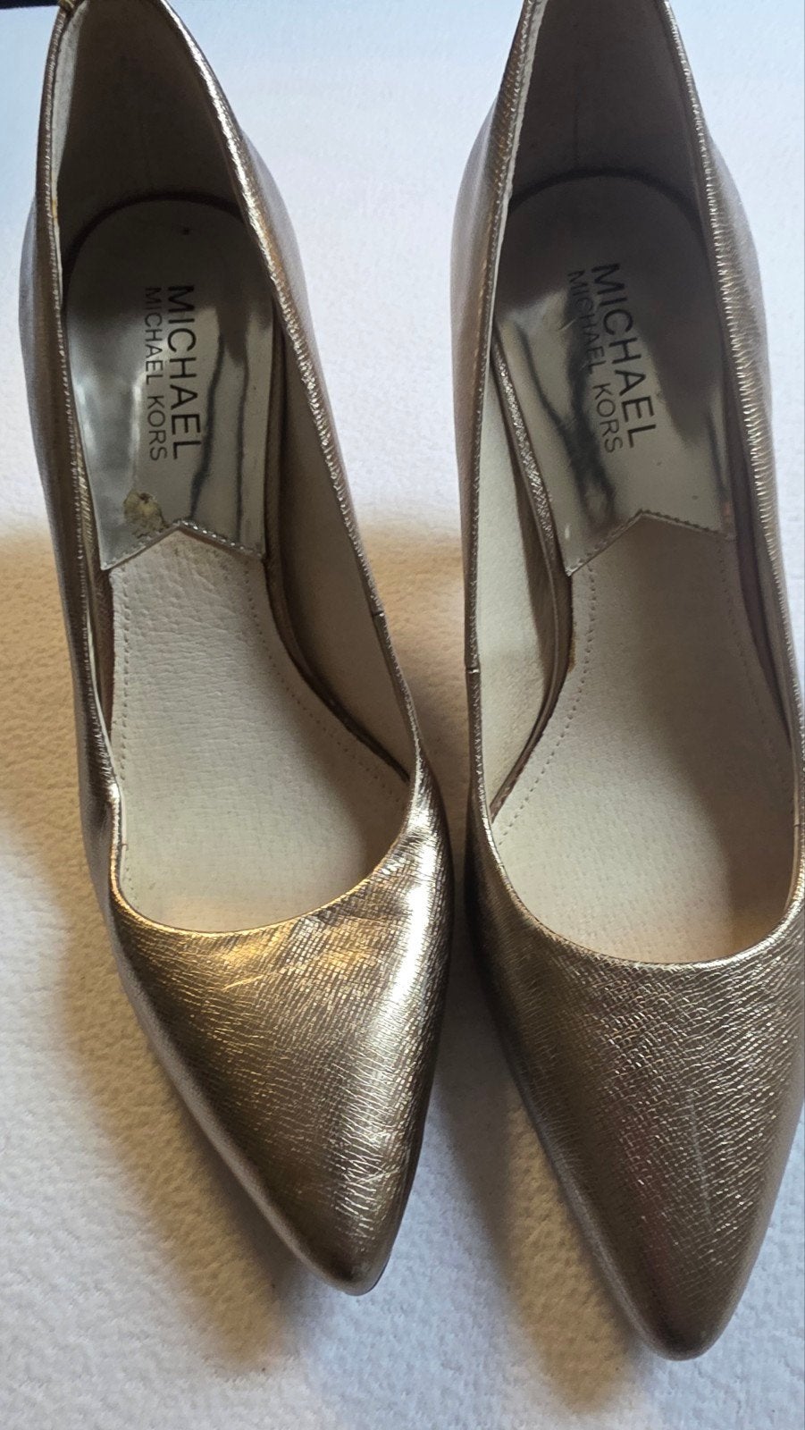 Michael Kors Pumps Goud - Maat 7M (ongeveer 37.5), Pumps, Ophalen of Verzenden, Gedragen, Overige kleuren