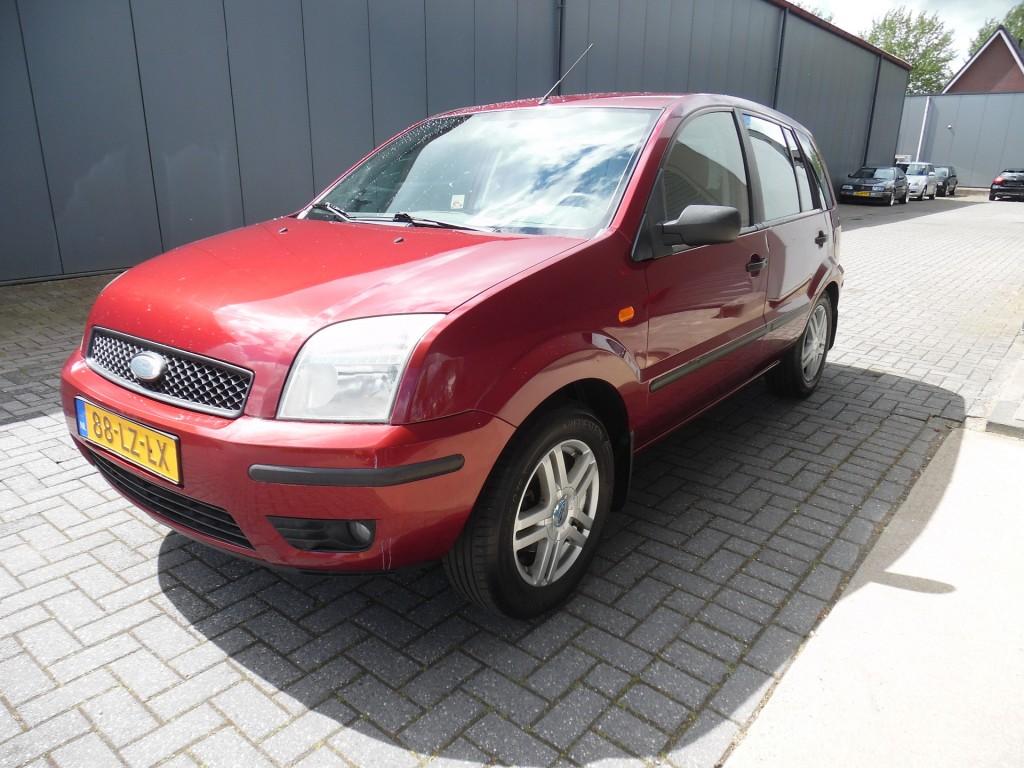 Ford FUSION 1.6-16V TREND, Voorwielaandrijving, 1596 cc, Gebruikt, 49 €/maand