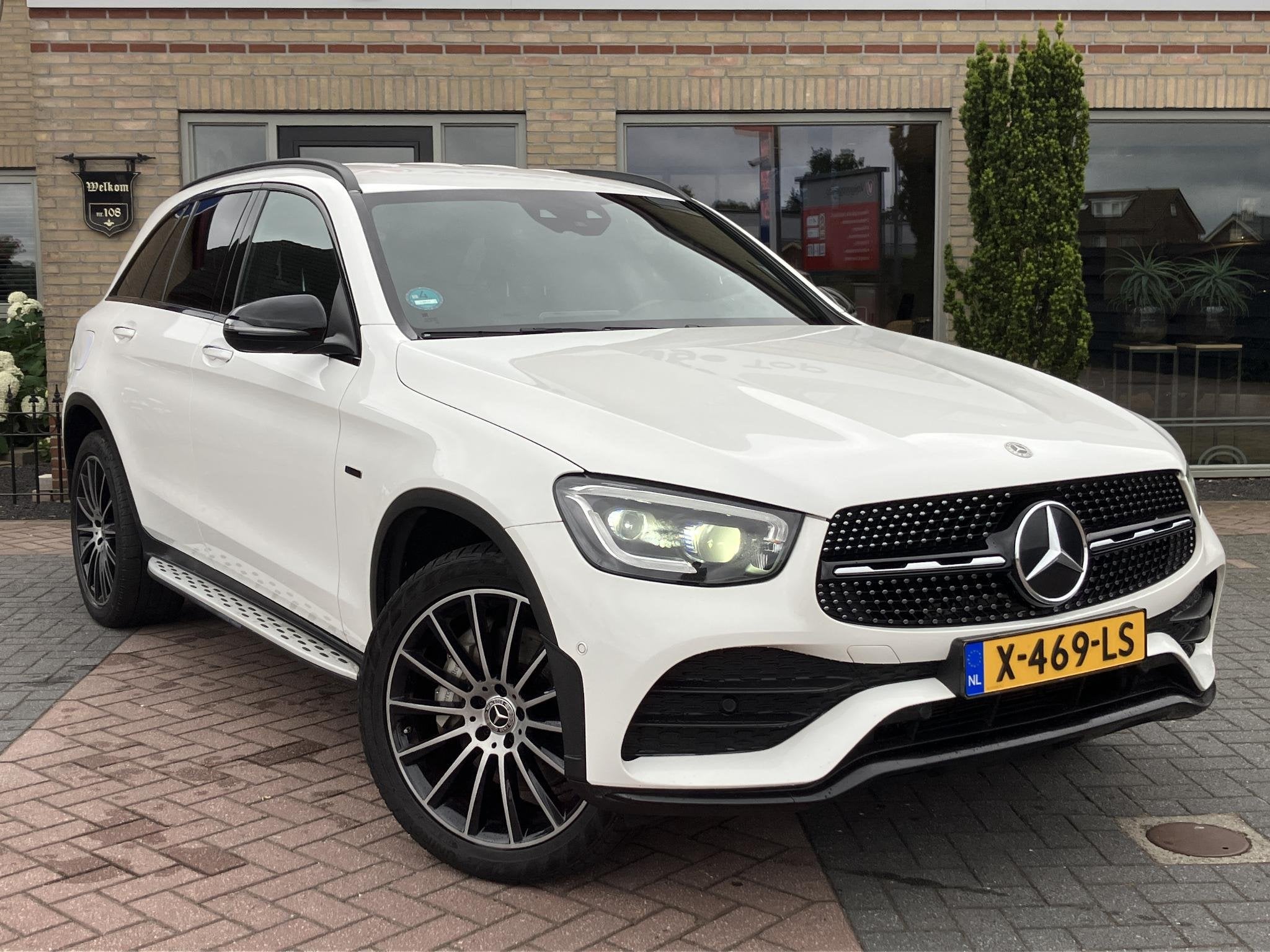 Mercedes-Benz GLC-klasse 300e 4MATIC AMG | MBUX | Trekhaak |, Auto's, Automaat, 14 kWh, Gebruikt, Euro 6