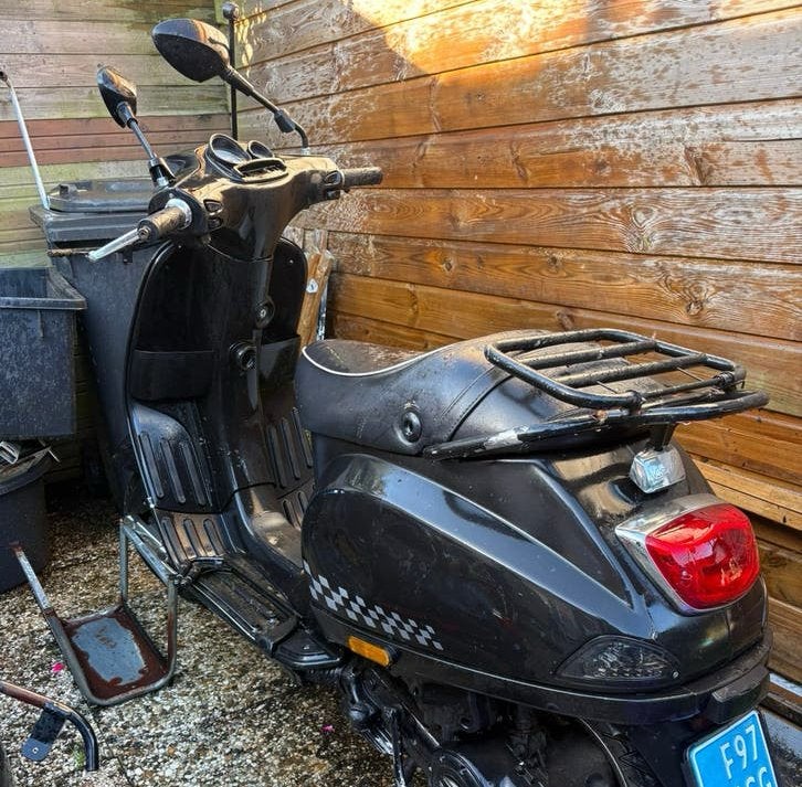 Vespa opknapscooter bouwjaar : 2014, Ophalen, Gebruikt, Benzine, Vespa S