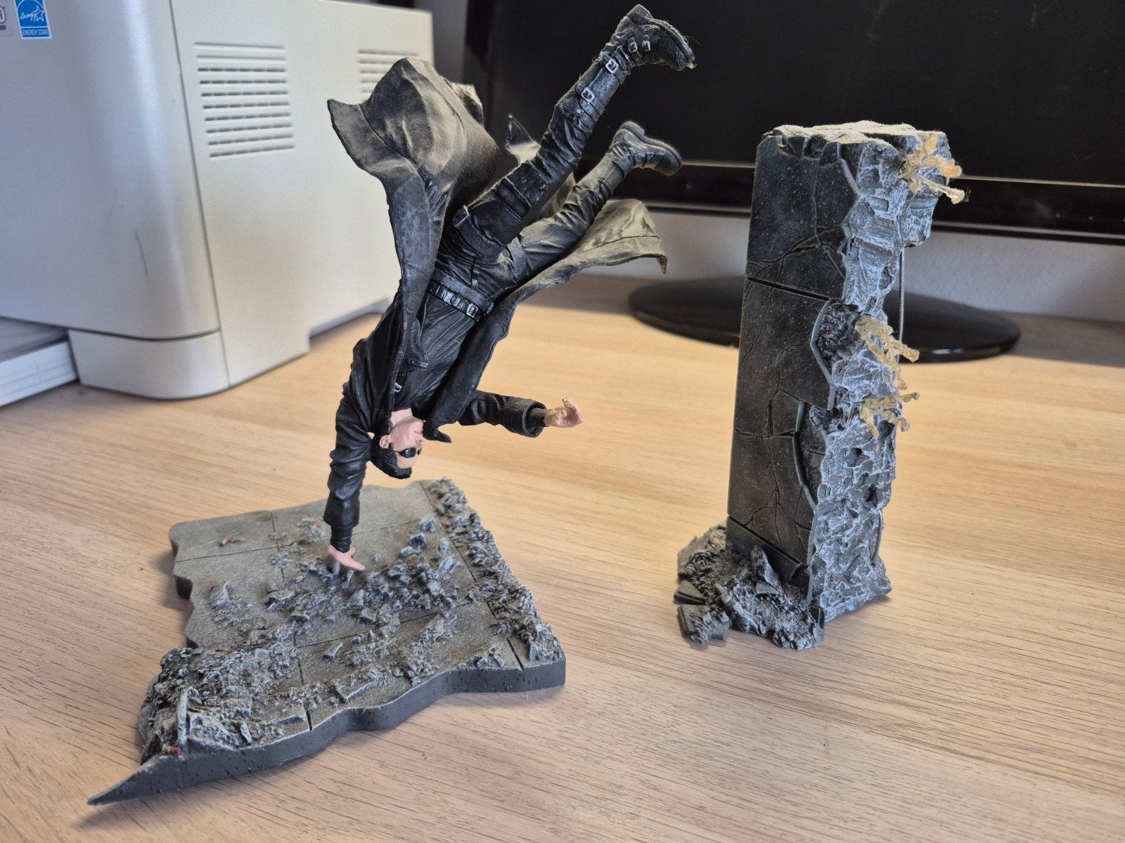 The Matrix Neo Falling Action Figuur met Diorama, Ophalen of Verzenden, Gebruikt