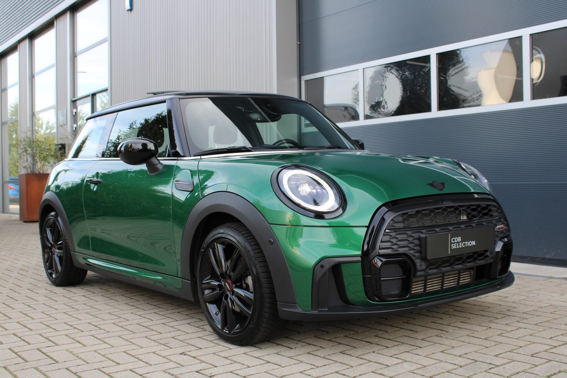 MINI 3-Deurs 1.5 Cooper Panorama/Stoelverwarming/Licht pakke, Auto's, Automaat, 136 pk, Met garantie (alle), 4 stoelen