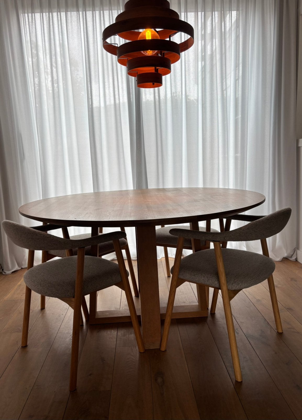 Eetkamerset-Ronde massief eikenhout eettafel met 4 stoelen, Ophalen, Gebruikt, 100 tot 150 cm, 150 tot 200 cm