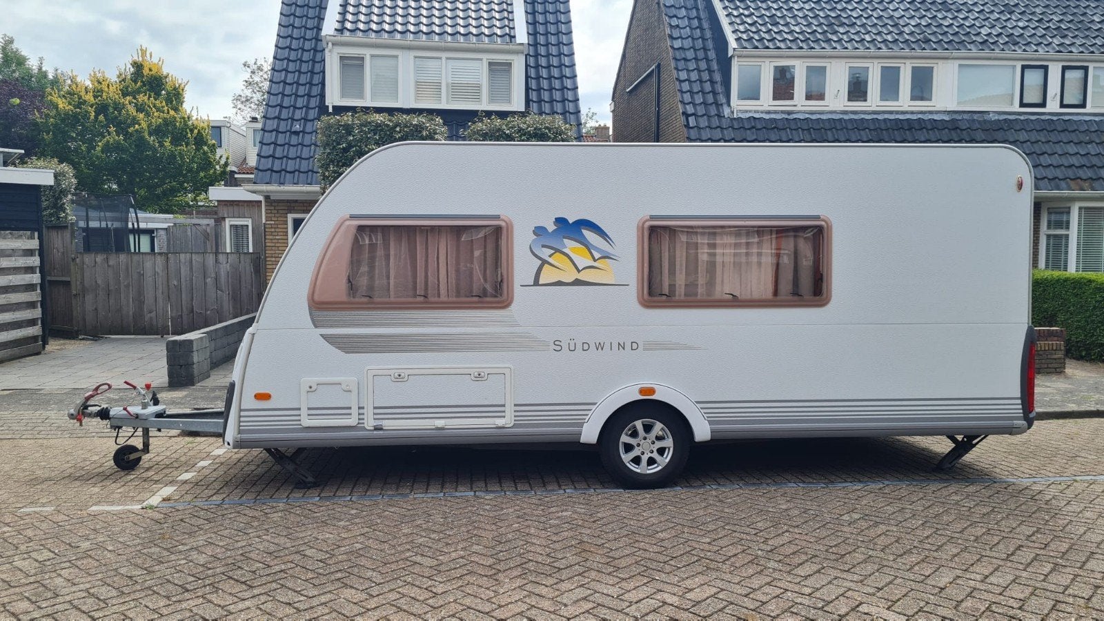 Knaus Südwind 500 FDK (frans bed/stapelbed/treinzit/voortent, Treinzit, Knaus, Koelkast, Bedrijf