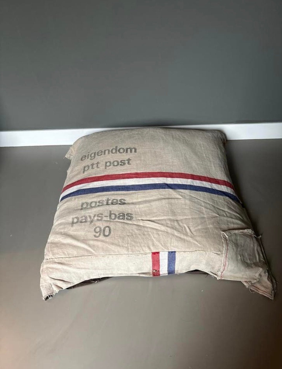 Gratis! Zitzak van oude postzakken - 90x90cm, Huis en Inrichting, Ophalen, Gebruikt, Beige, Zitzak