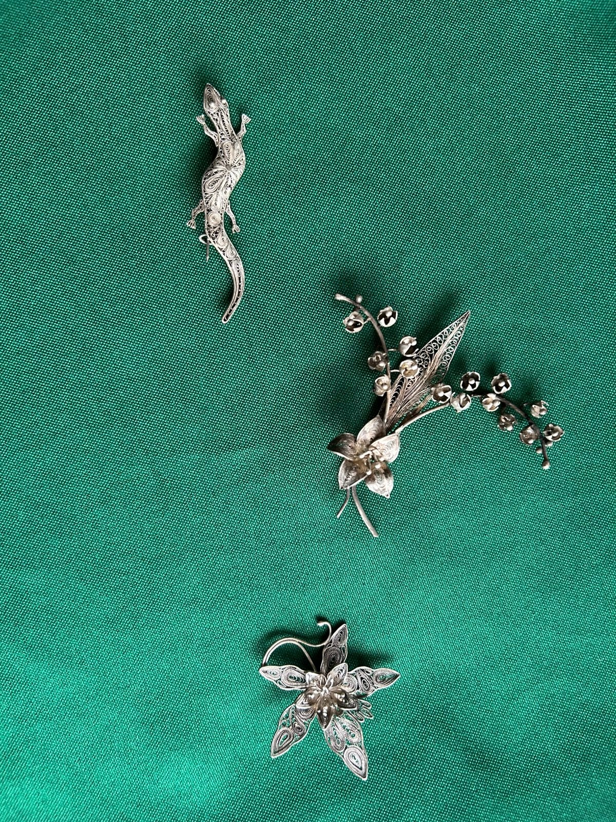 3 Djokja zilveren broches van mijn moeder, Ophalen of Verzenden, Zilver