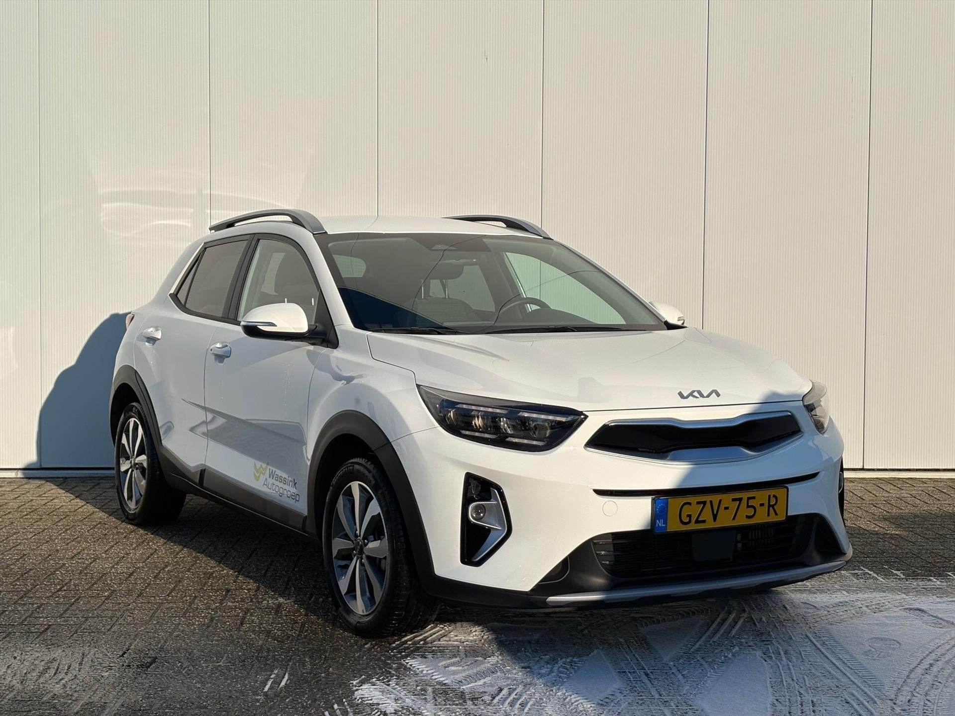 Kia Stonic 1.0 T-GDi MHEV 100pk DynamicPlusLine | Stoel- & S, Voorwielaandrijving, Wit, Bedrijf, Handgeschakeld
