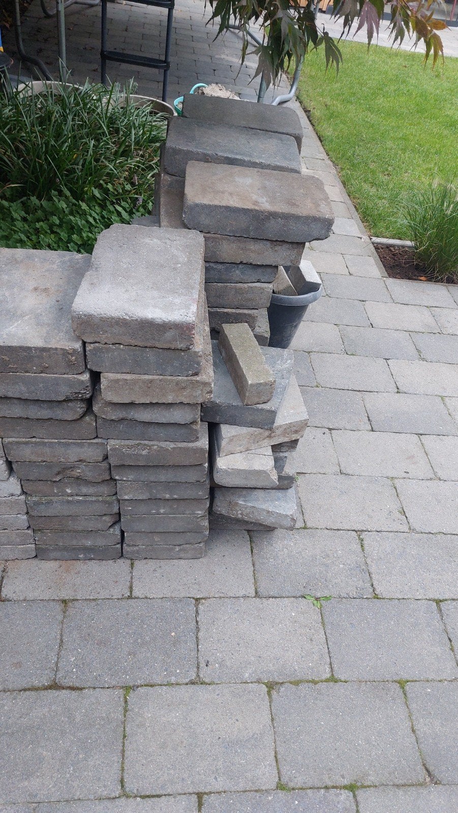 Gratis stenen (60 stuks + halve) en geel zand, Ophalen