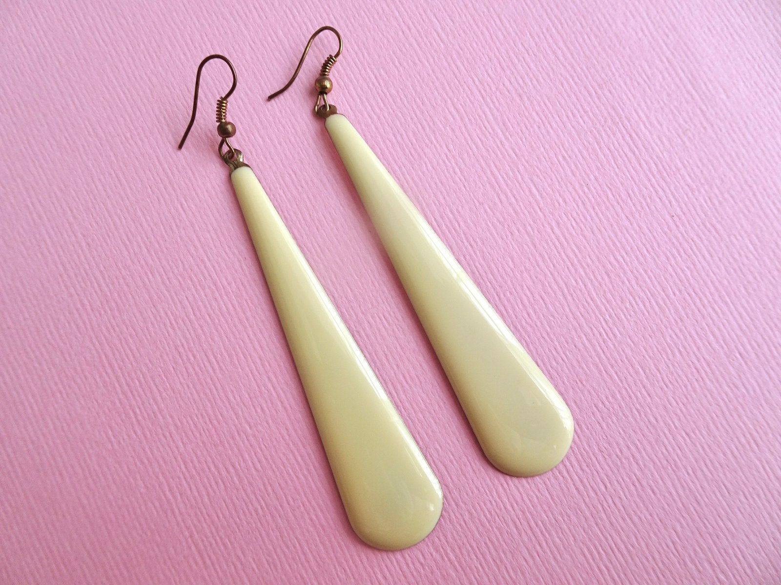 jwg Lange vintage 80s druppel oorbellen geel creme emaille, Verzenden, Overige materialen, Oorbellen