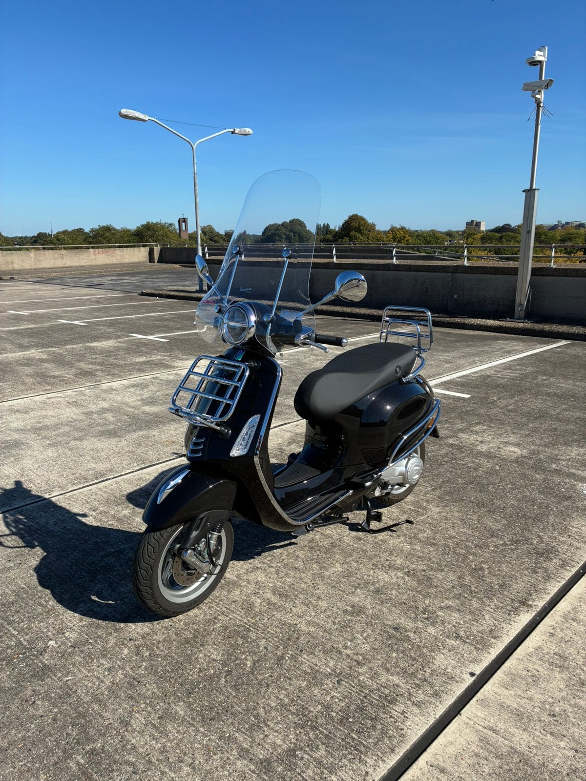 Vespa Primavera 50 RST Zwart Full Options 04-2026 Occasion, Overige modellen, Maximaal 45 km/u, 49 cc, Zo goed als nieuw