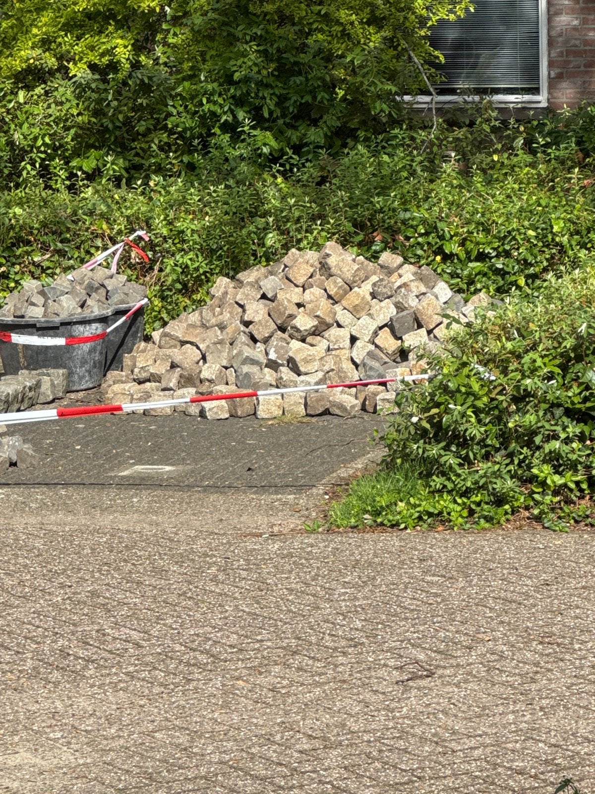Gezocht: Kasseien kinderkoppen 10cm, Almelo (gratis), Ophalen, Gebruikt, Natuursteen, Klinkers