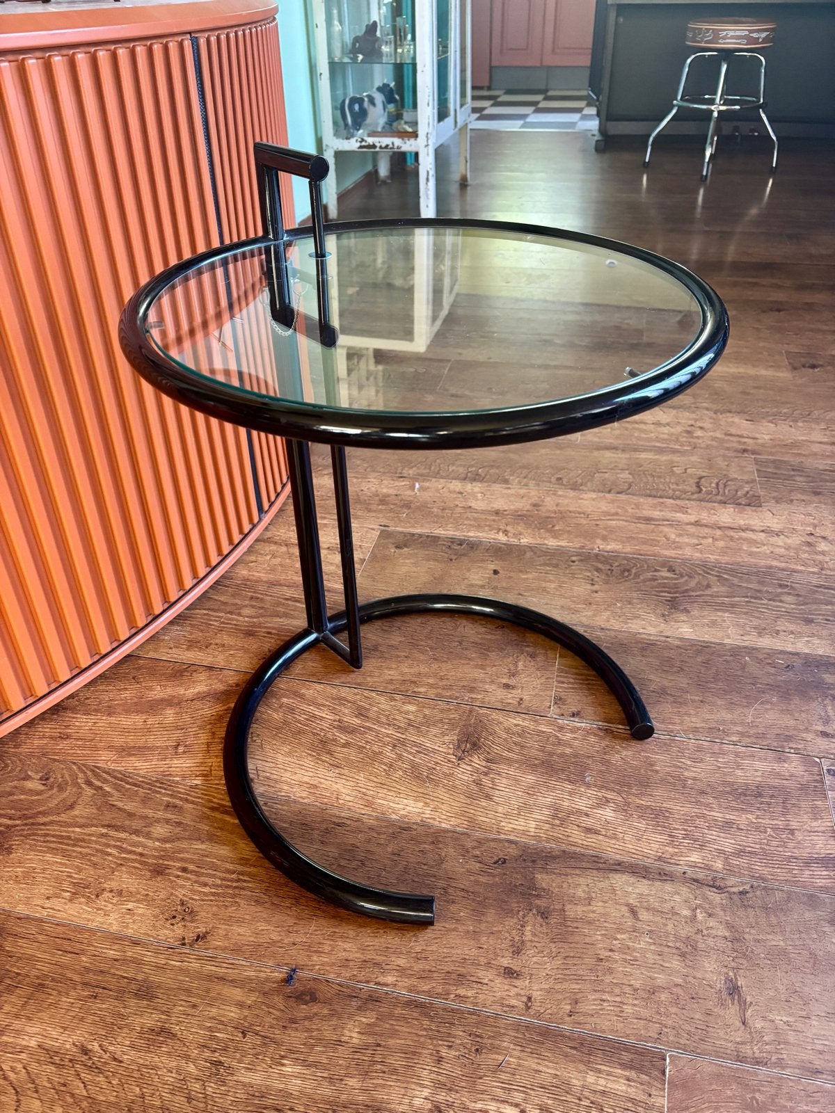 Eileen Gray E1027 tafel. (Reproductie), Minder dan 55 cm, Gebruikt, Metaal of Aluminium, Rond