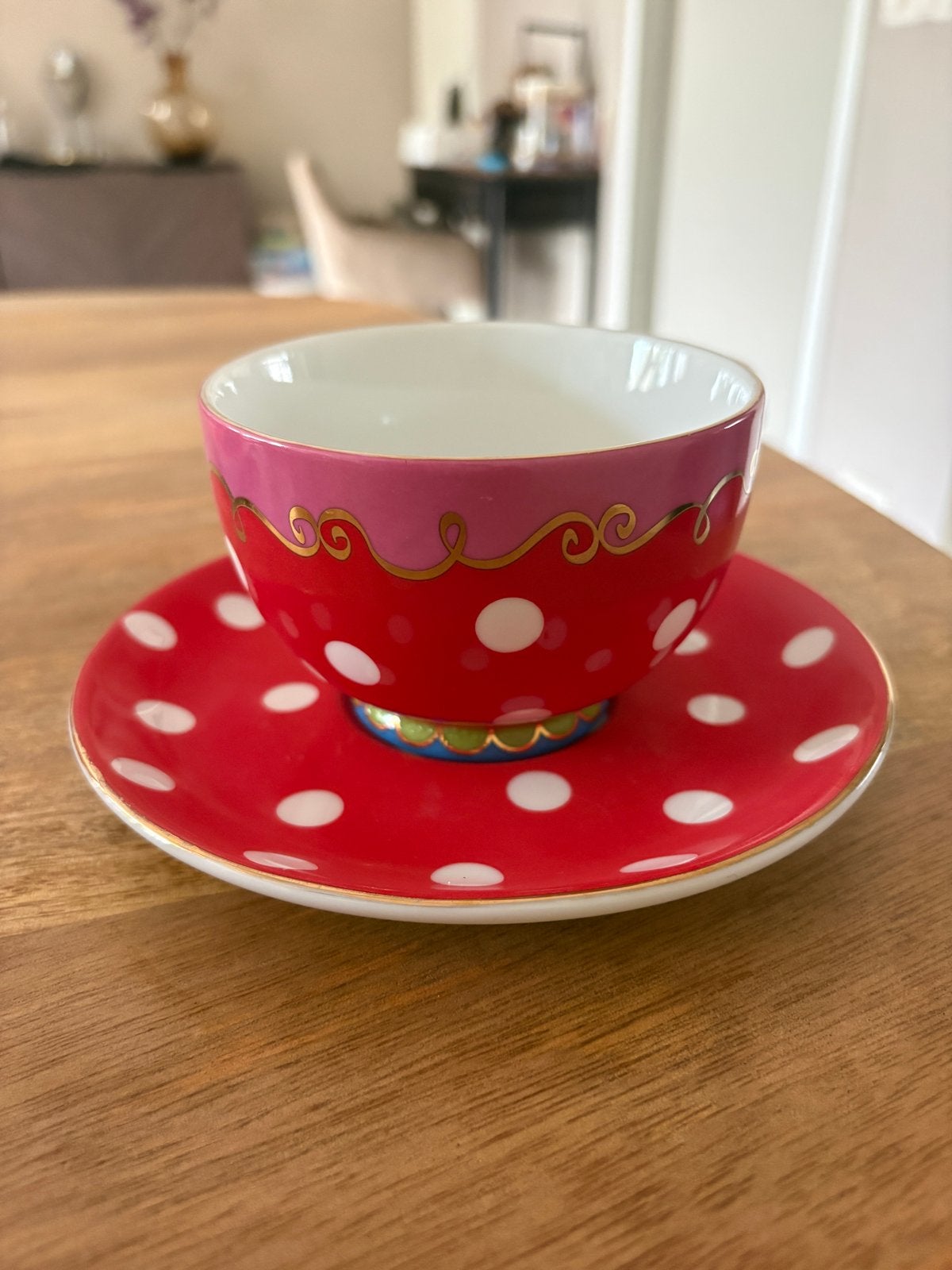 Olily Servies: 4 mokken, 4 gebaksborden, 4 theekopjes met sc, Ophalen, Gebruikt, Overige merken, Compleet servies