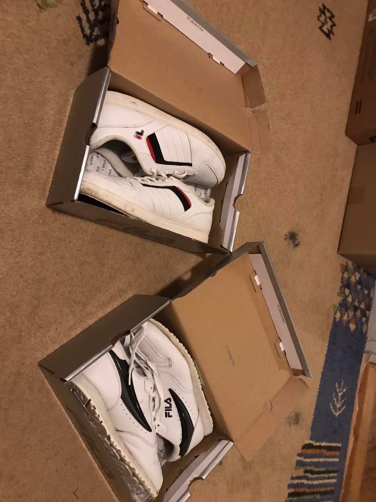 Twee schoenen maat 39, Zwart, Ophalen of Verzenden, Fila, Sneakers of Gympen