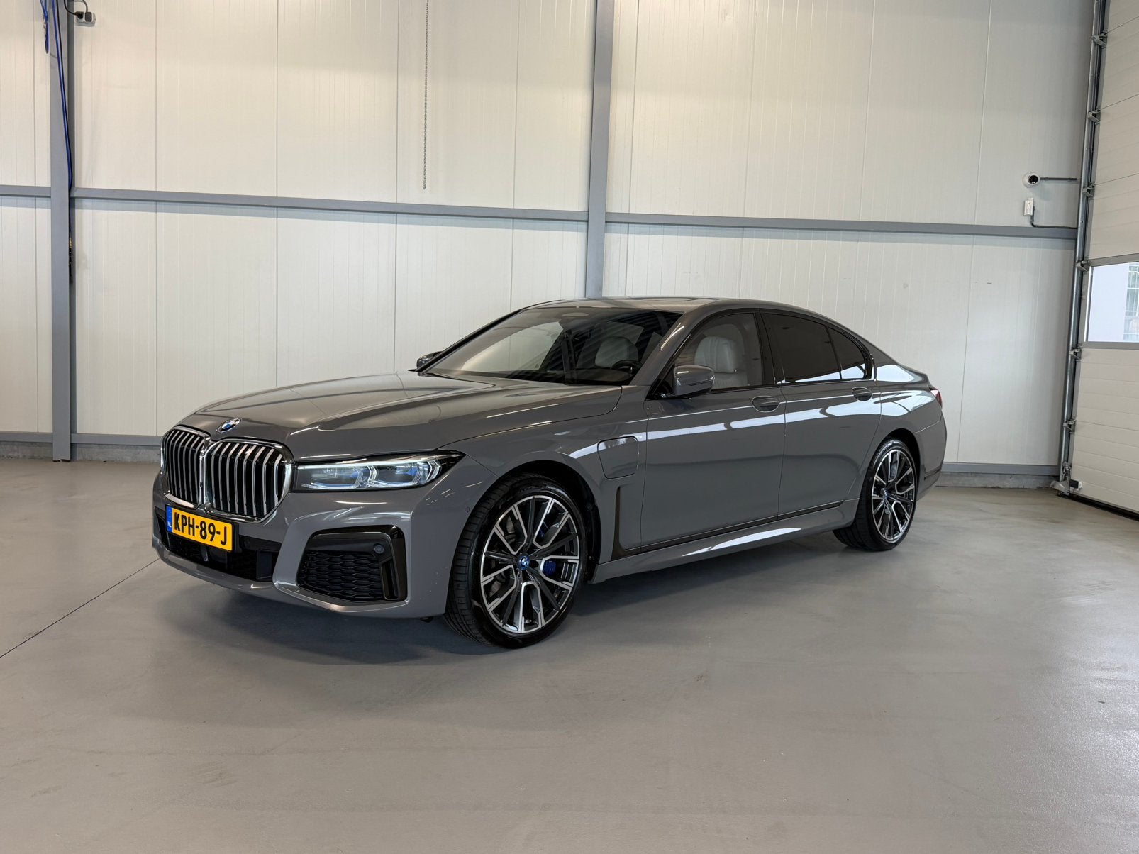 BMW 745e BTW auto/M-Sport/B&W/Achterasbest./Alcantara hemel/, Auto's, Automaat, Achterwielaandrijving, Beige, 48 km/l
