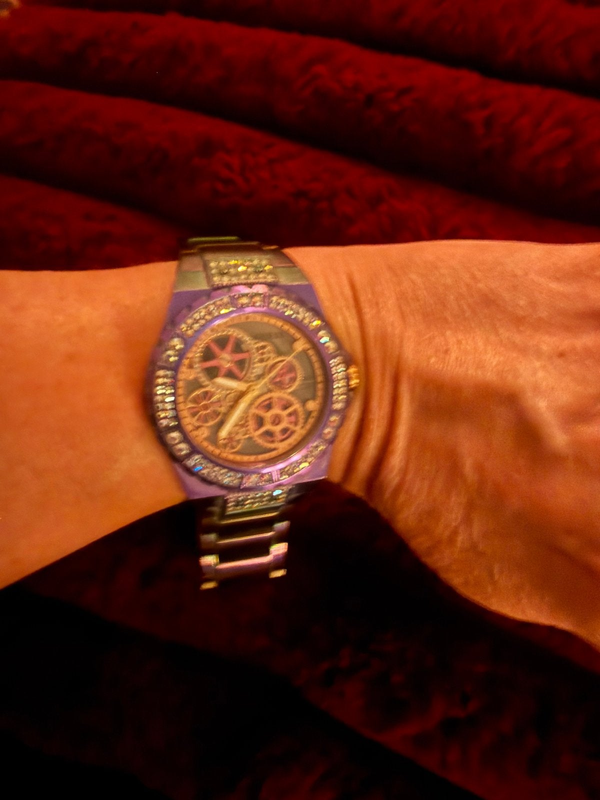 Guess strass dameshorloge paars met schakels twv 349, Sieraden, Tassen en Uiterlijk, Horloges | Dames, Ophalen of Verzenden, Zo goed als nieuw