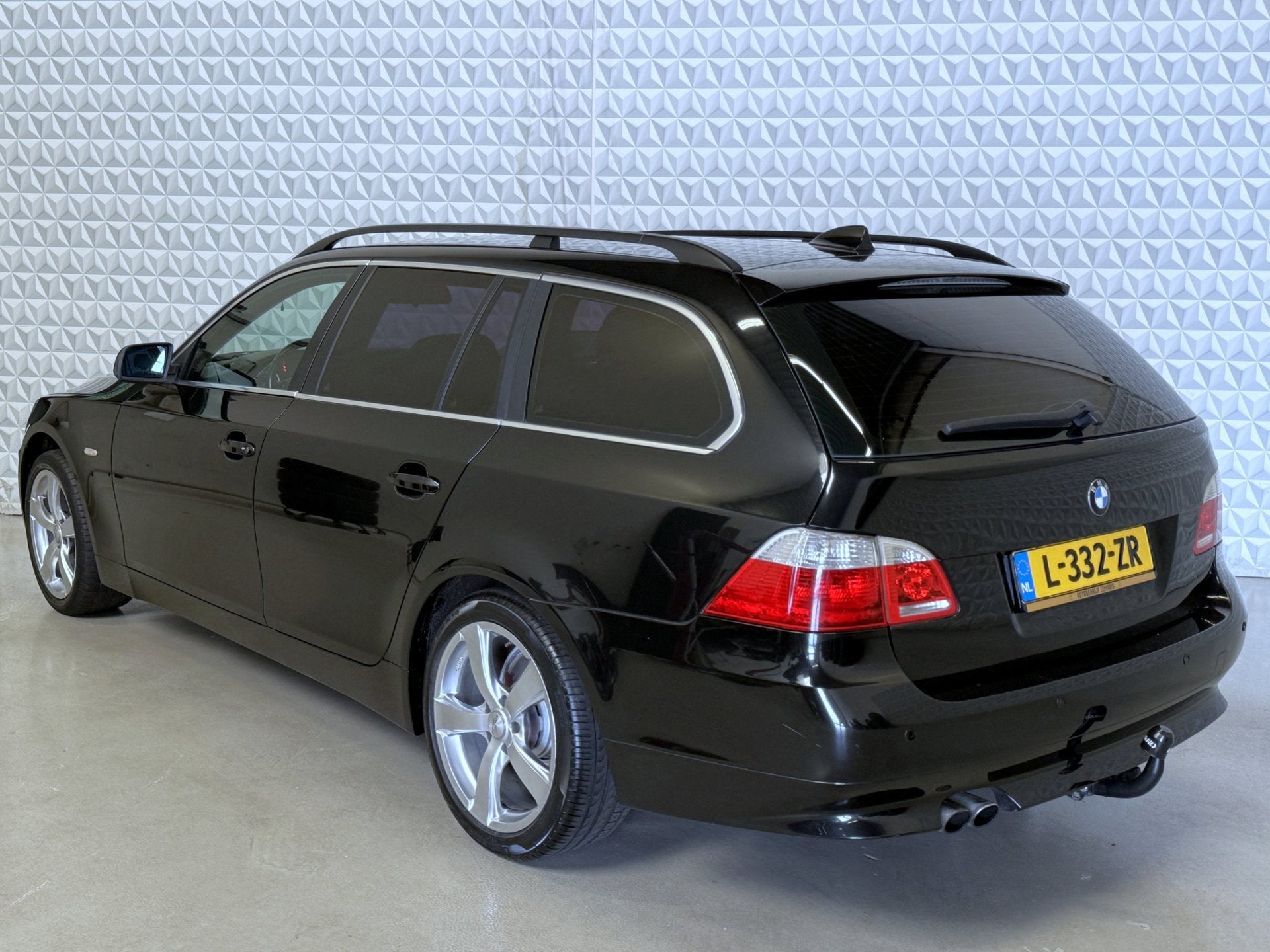BMW 5-serie Touring 525i 6-CILINDER / AUTOMAAT (2005), Auto's, Automaat, Achterwielaandrijving, Gebruikt, Zwart