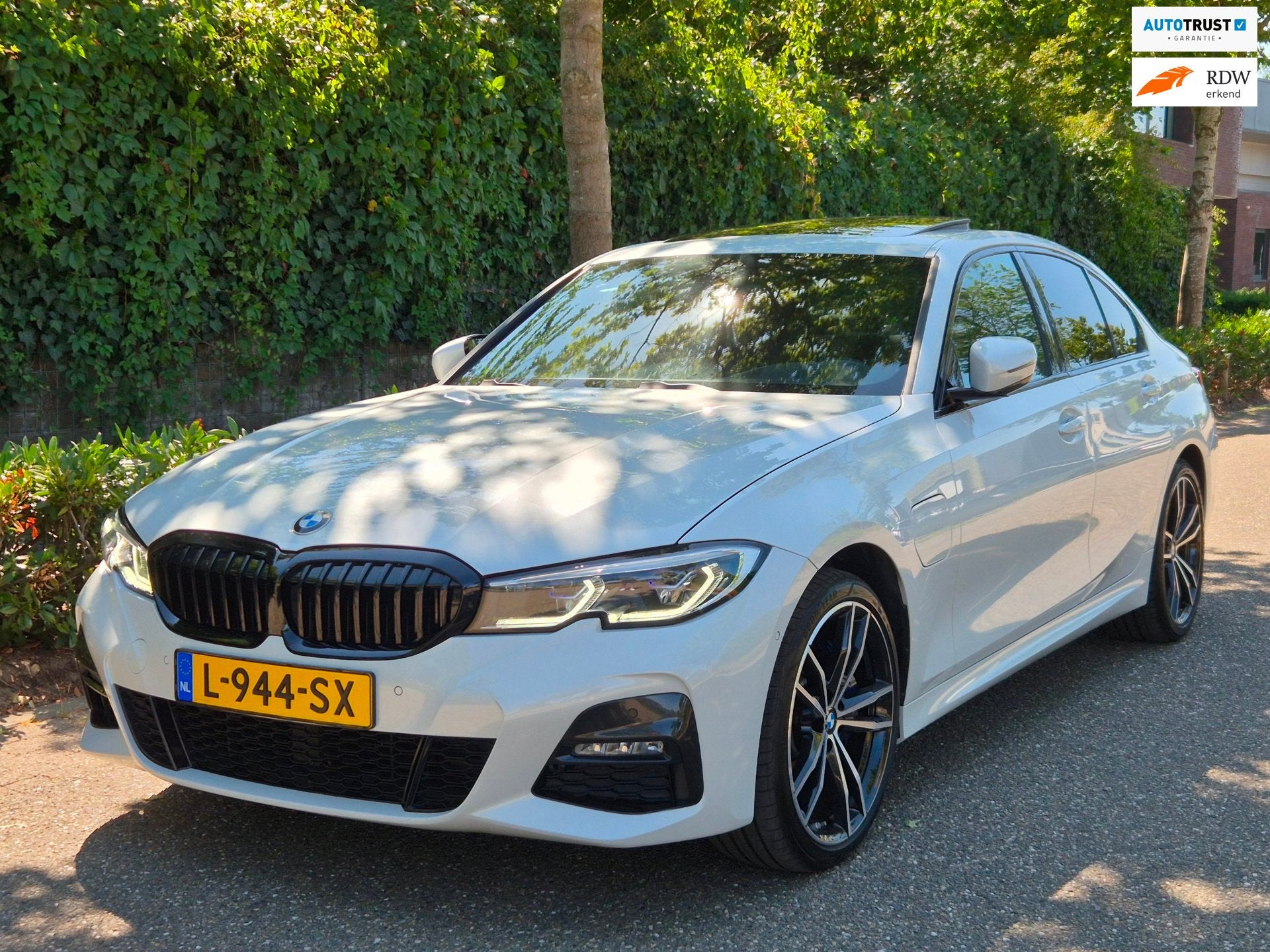 BMW 3-serie G20 M Sport 330e High Executive HUD Schuifdak Ca, Achterwielaandrijving, Gebruikt, 4 cilinders, Wit