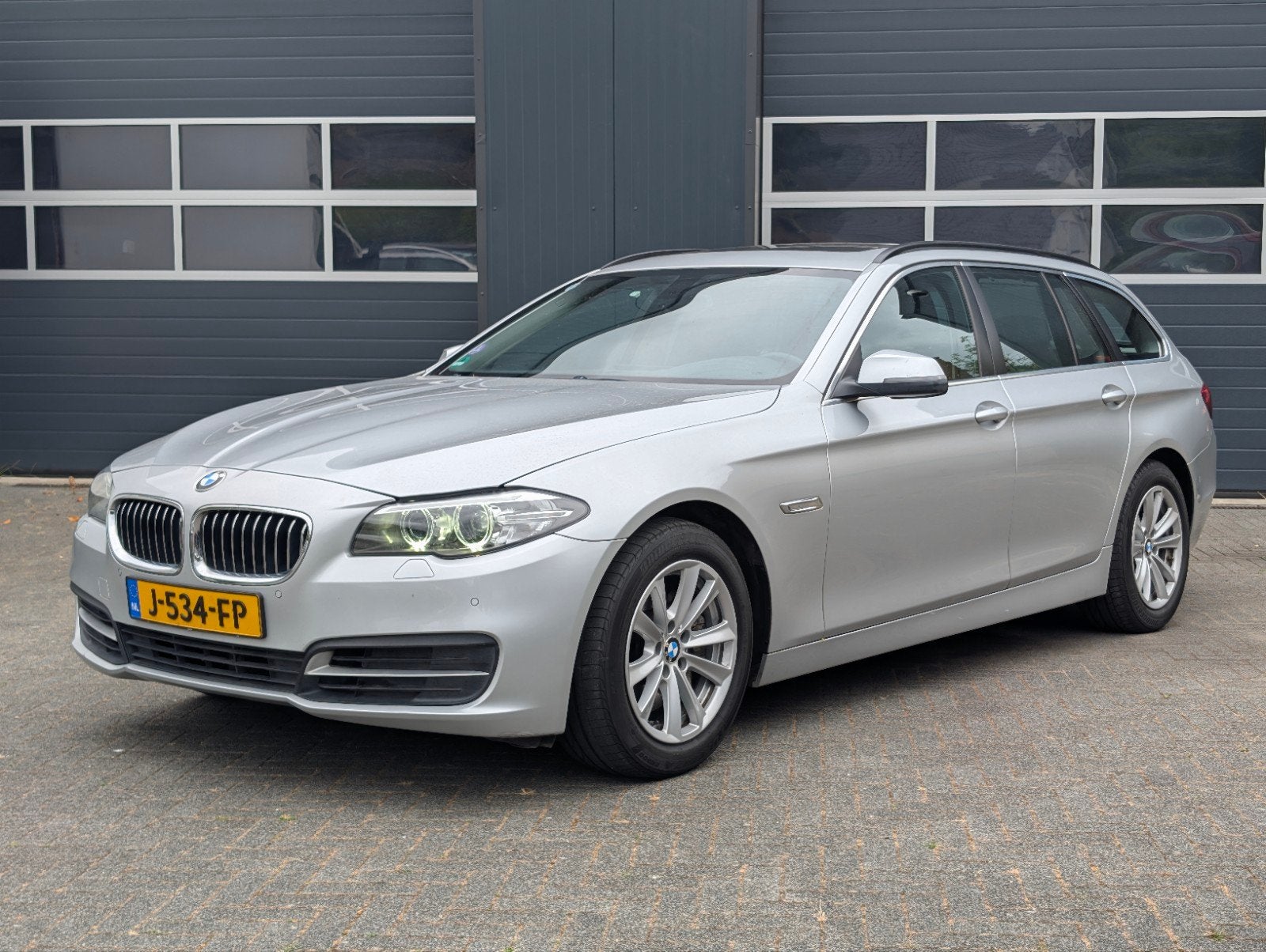 BMW 5-Serie 528I Touring Aut8 pano| trekhaak, Automaat, Euro 5, Achterwielaandrijving, Bi-Xenon koplampen