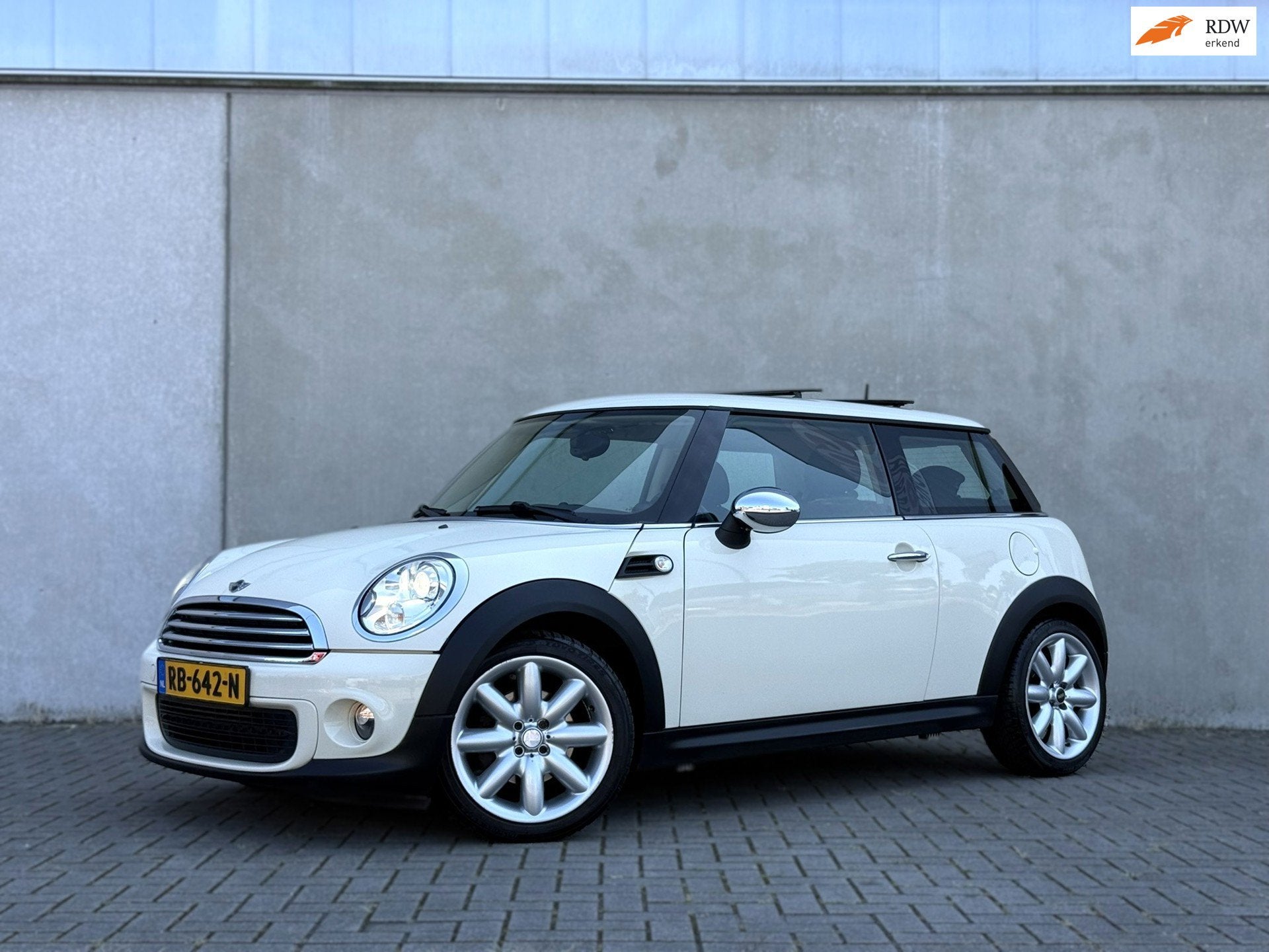 Mini 3-Deurs 1.6 Cooper Chili, Xenon, Pano, Navi, Auto's, Mini, Voorwielaandrijving, Stof, Zwart, 4 cilinders