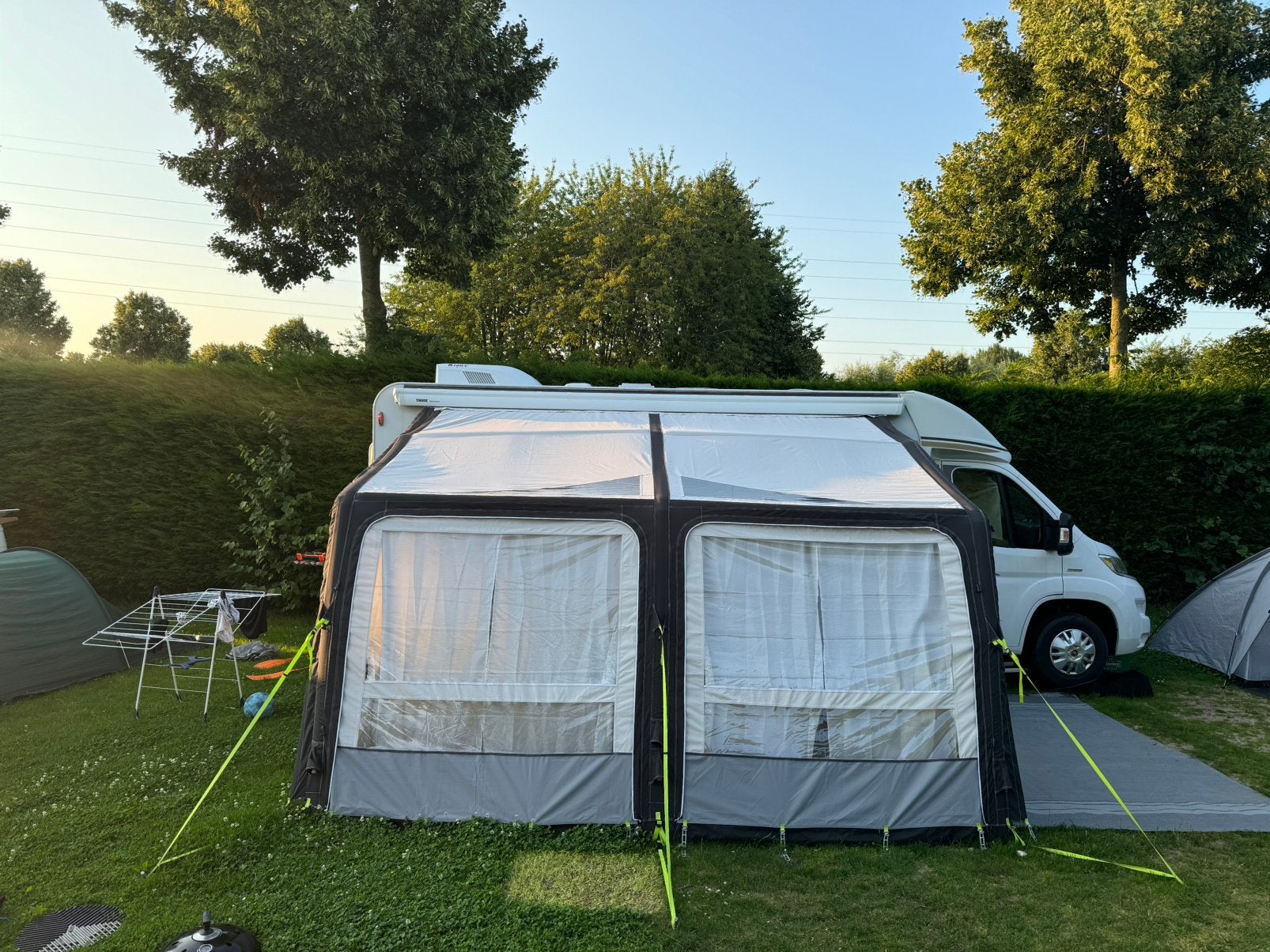 Luxe opblaasbare voortent Dometic Grande AIR Pro 330 maat M, Ophalen