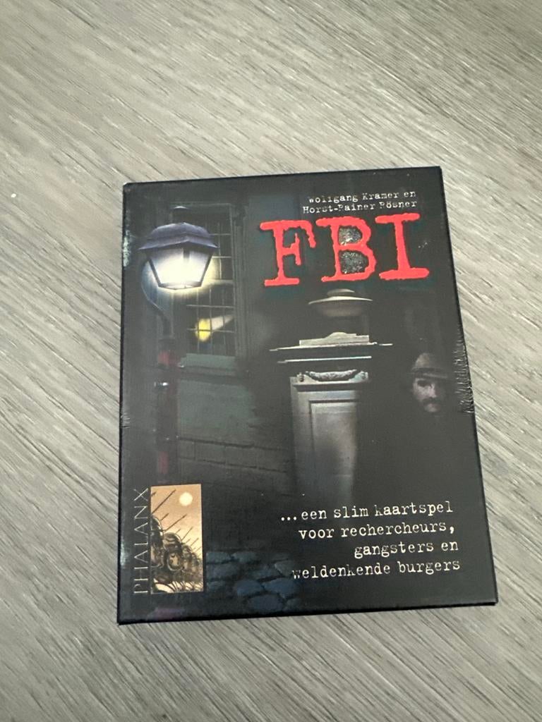 FBI: Een slim kaartspel voor rechercheurs en gangsters, Hobby en Vrije tijd, Gezelschapsspellen | Kaartspellen, Zo goed als nieuw