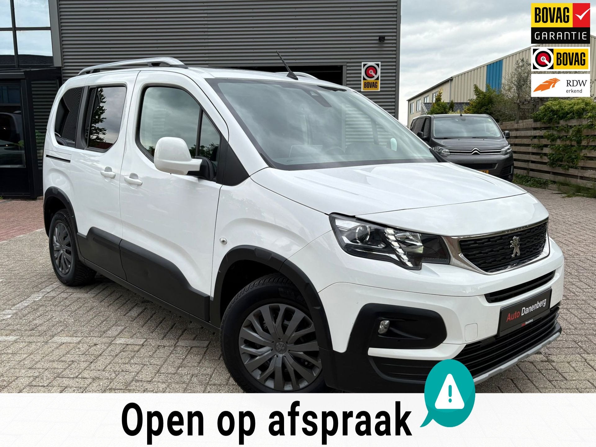 Peugeot Rifter 1.2 Puretech Allure Pano! GARANTIE, Auto's, Voorwielaandrijving, Gebruikt, Zwart, 1199 cc