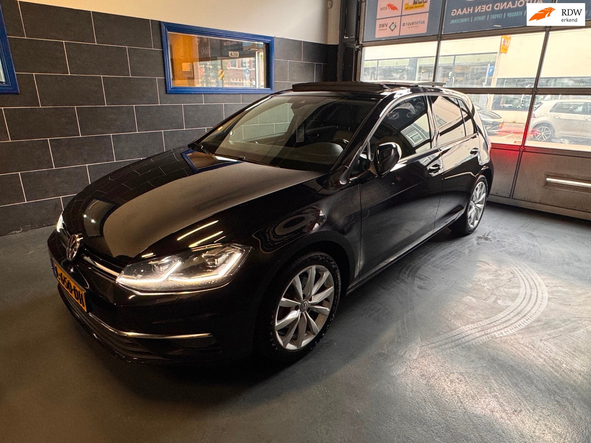 Volkswagen Golf 1.5 TSI - Virtual - Pano - Carplay - Camera, Euro 6, 4 cilinders, 150 pk, Zwart