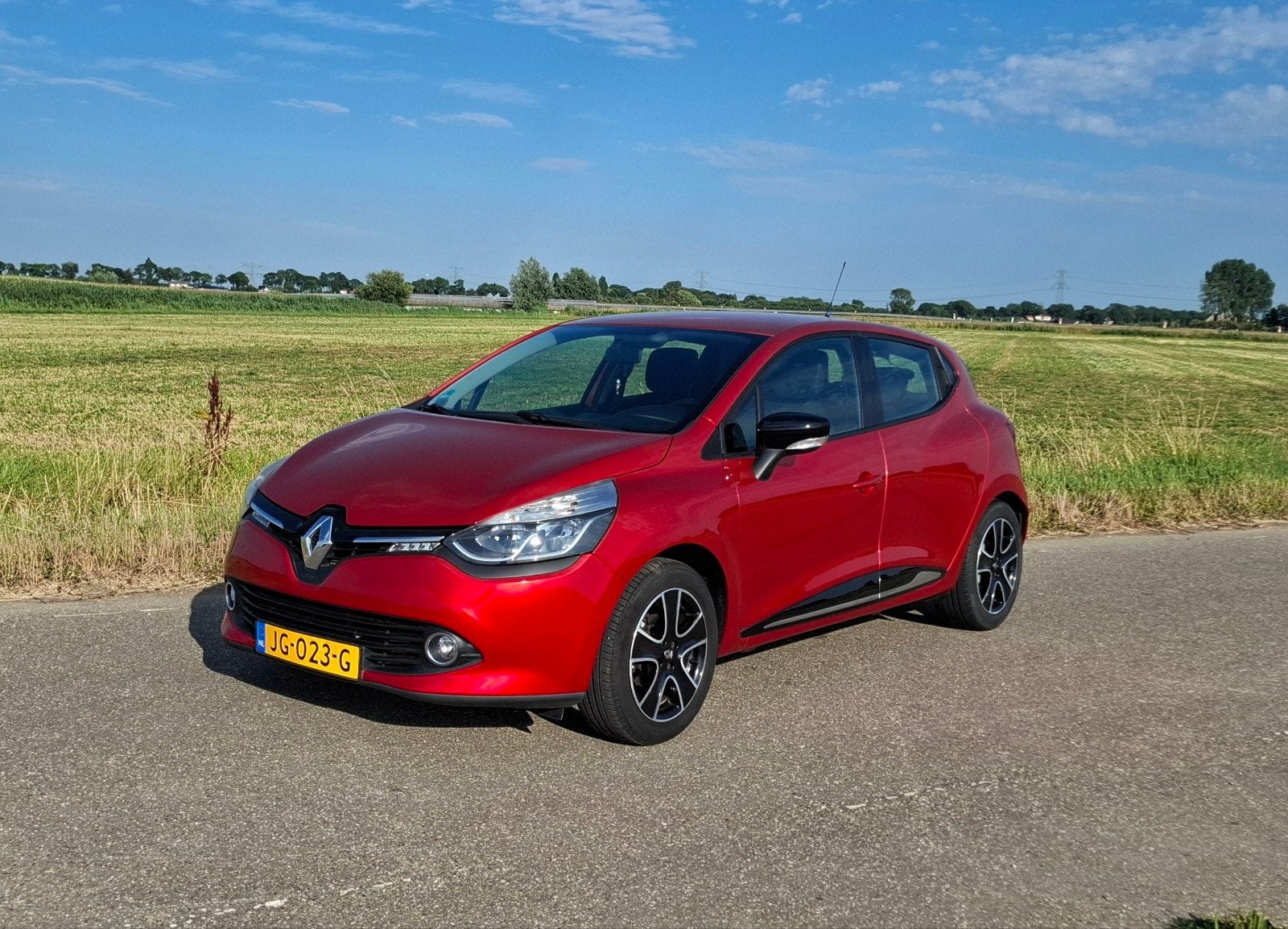Renault Clio 0.9 TCE 66KW 5-DRS 2016 Rood, Auto's, Voorwielaandrijving, 898 cc, Stof, 40 €/maand