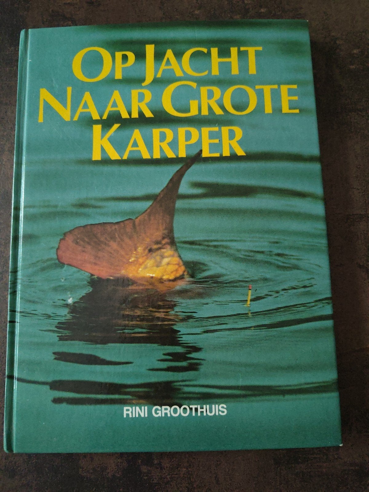 Op Jacht Naar Grote Karper - Rini Groothuis (Hardcover), Ophalen of Verzenden, Gelezen