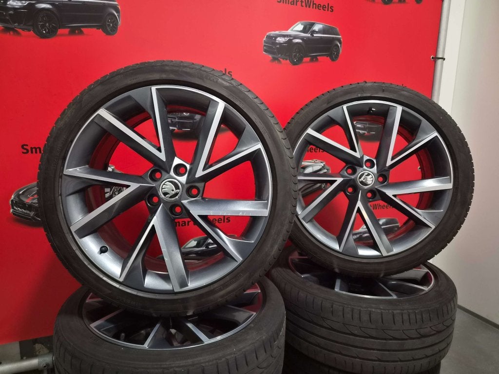19 inch ORIGINEEL SKODA SUPERB OCTAVIA VELGEN VEGA EN BANDEN, Banden en Velgen, Niet ingevuld, Ophalen of Verzenden, 235 mm