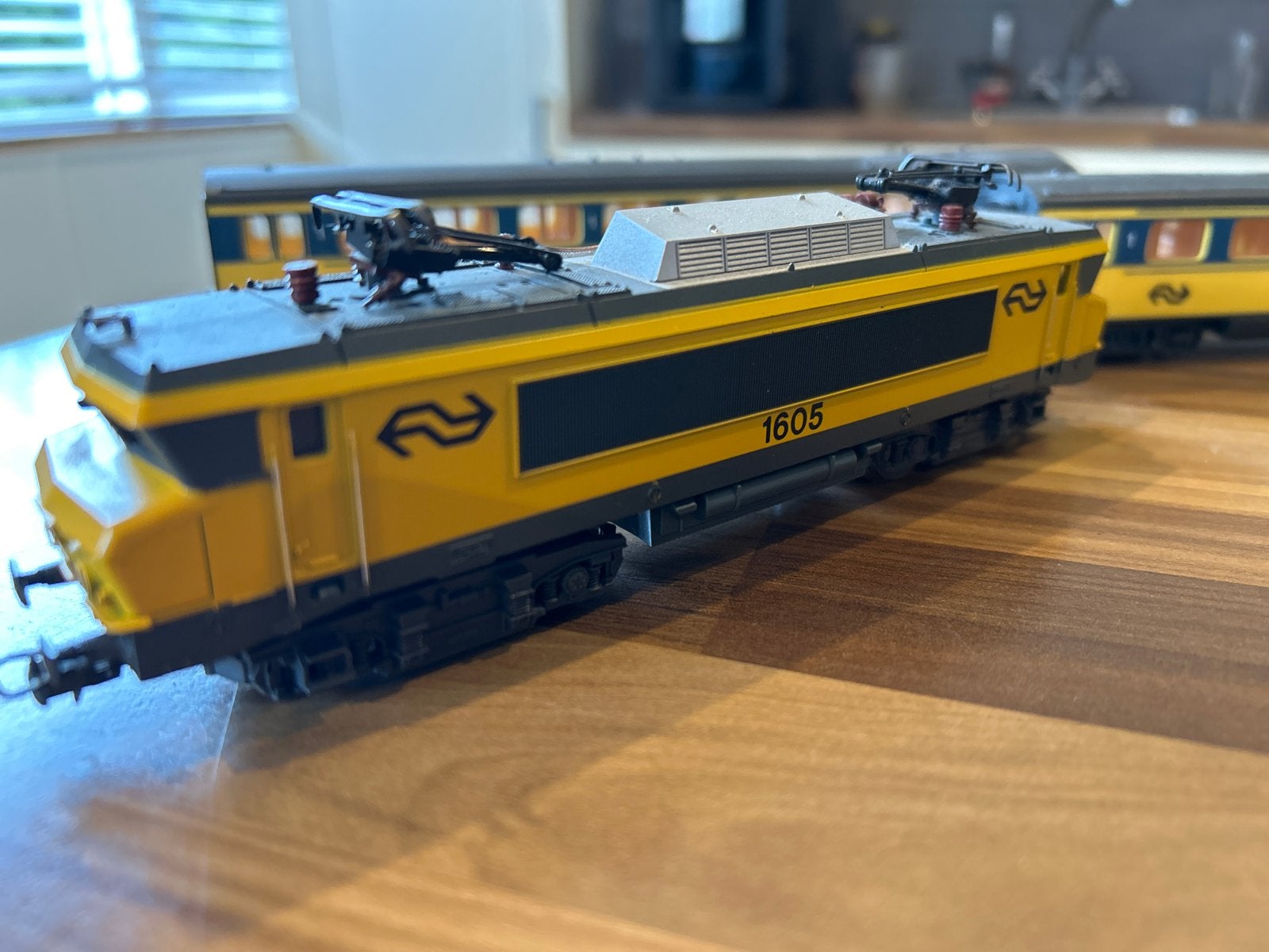 Lima NS 1605 Locomotief met 2 rijtuigen -  loc is digitaal, Hobby en Vrije tijd, Modeltreinen | H0, Treinset, Gelijkstroom, Ophalen of Verzenden