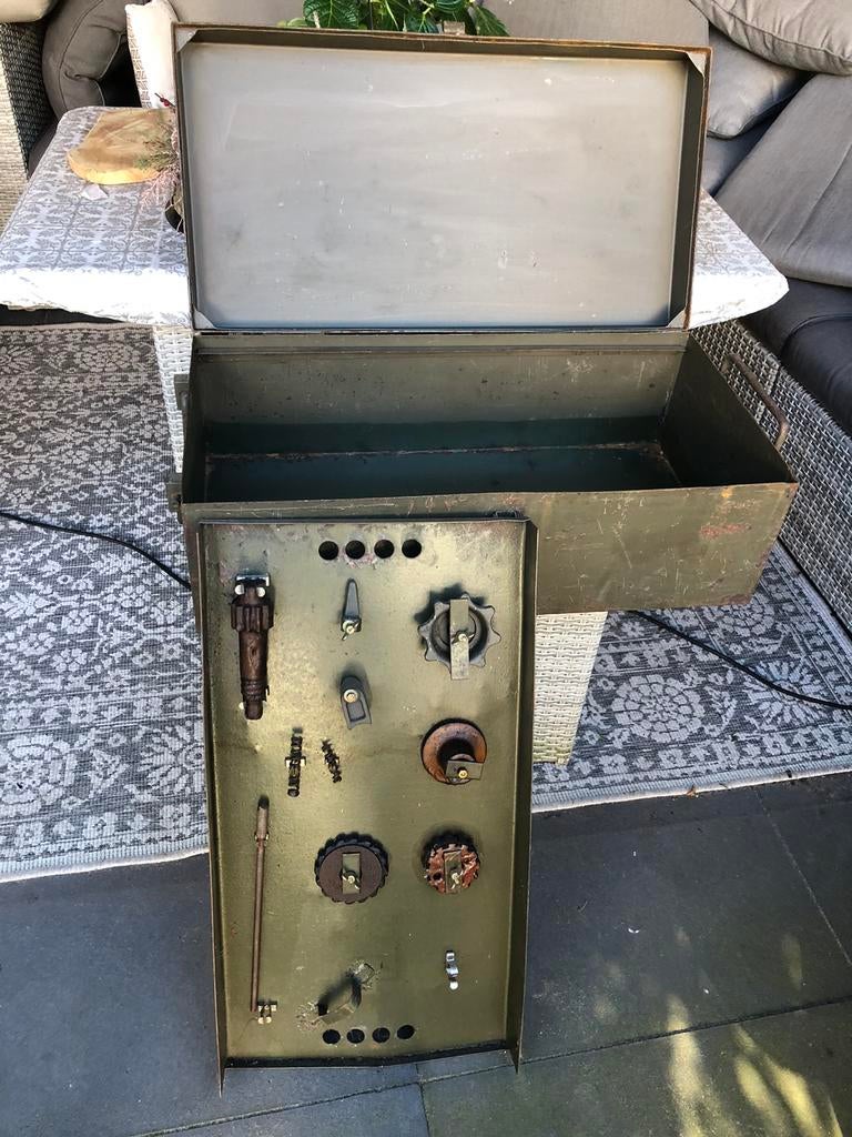 Metalen legerkist met toebehoren, Ophalen, Landmacht, Nederland