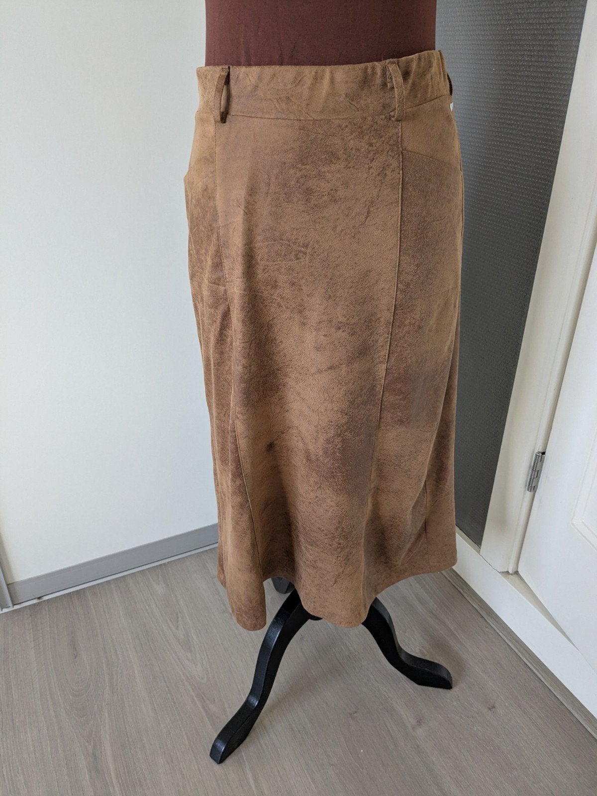 Helena Hart rok XS - Bruin suède-look, Bruin, Maat 34 (XS) of kleiner, Gedragen, Onder de knie