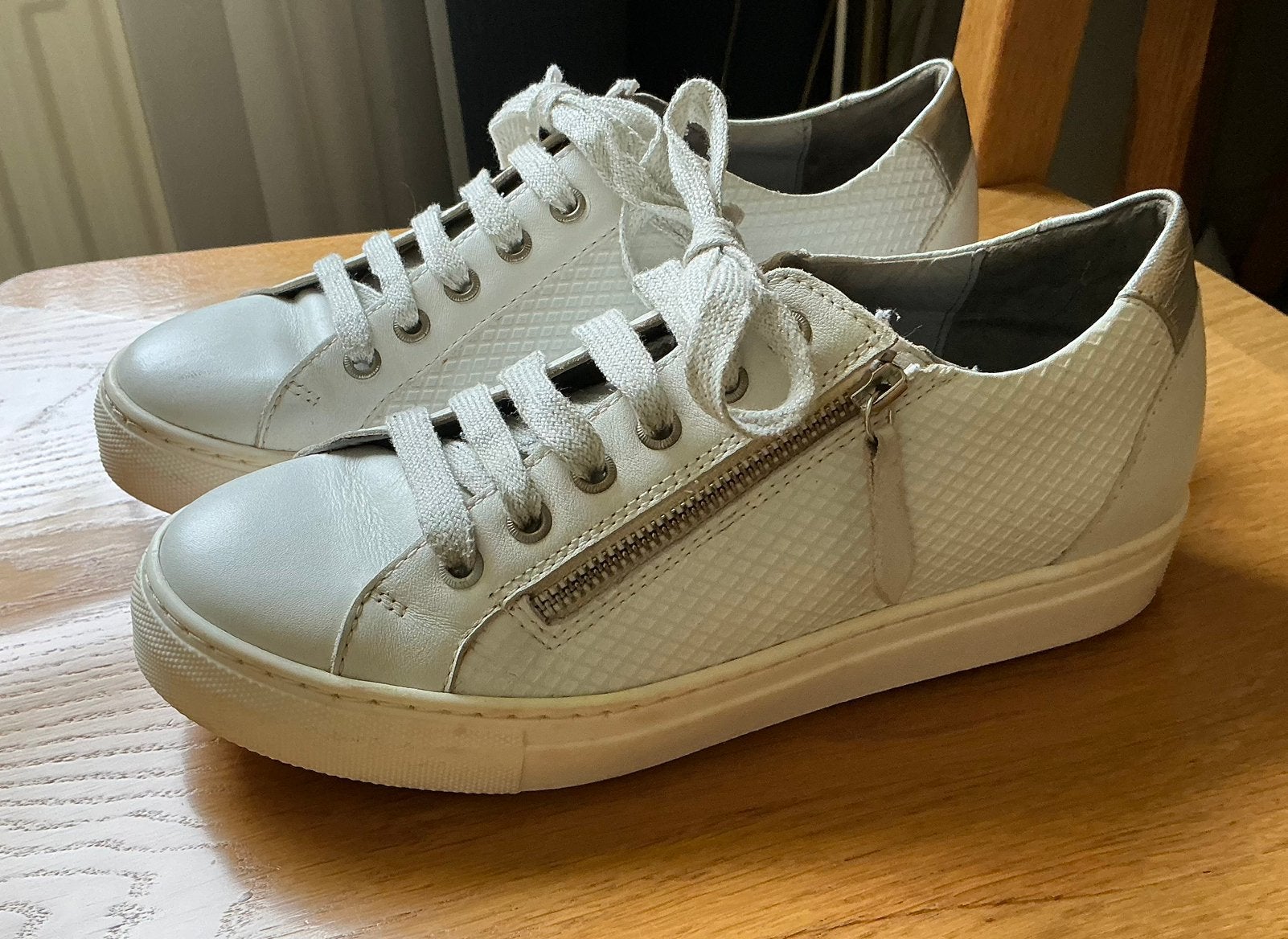 Witte sneakers, Kleding | Dames, Schoenen, Ophalen, Wit, Sneakers of Gympen, Zo goed als nieuw